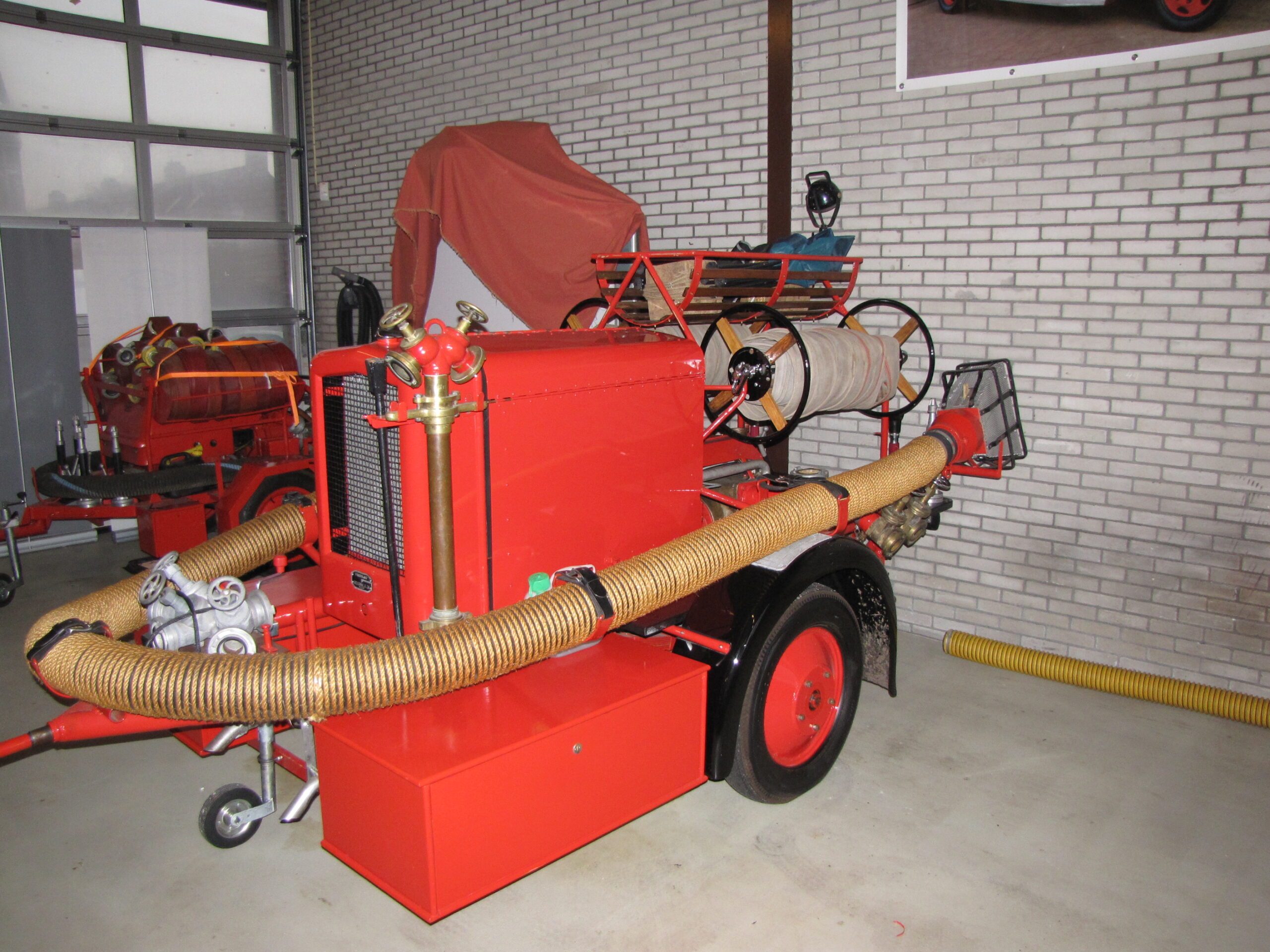 Motorspuit-aanhanger. Stond ooit in de Zilverfabriek Voorschoten.  Later verwaarloosd aangetroffen in Almelo en daarna grondig gerestaureerd. (Foto: Paul Aalbers)