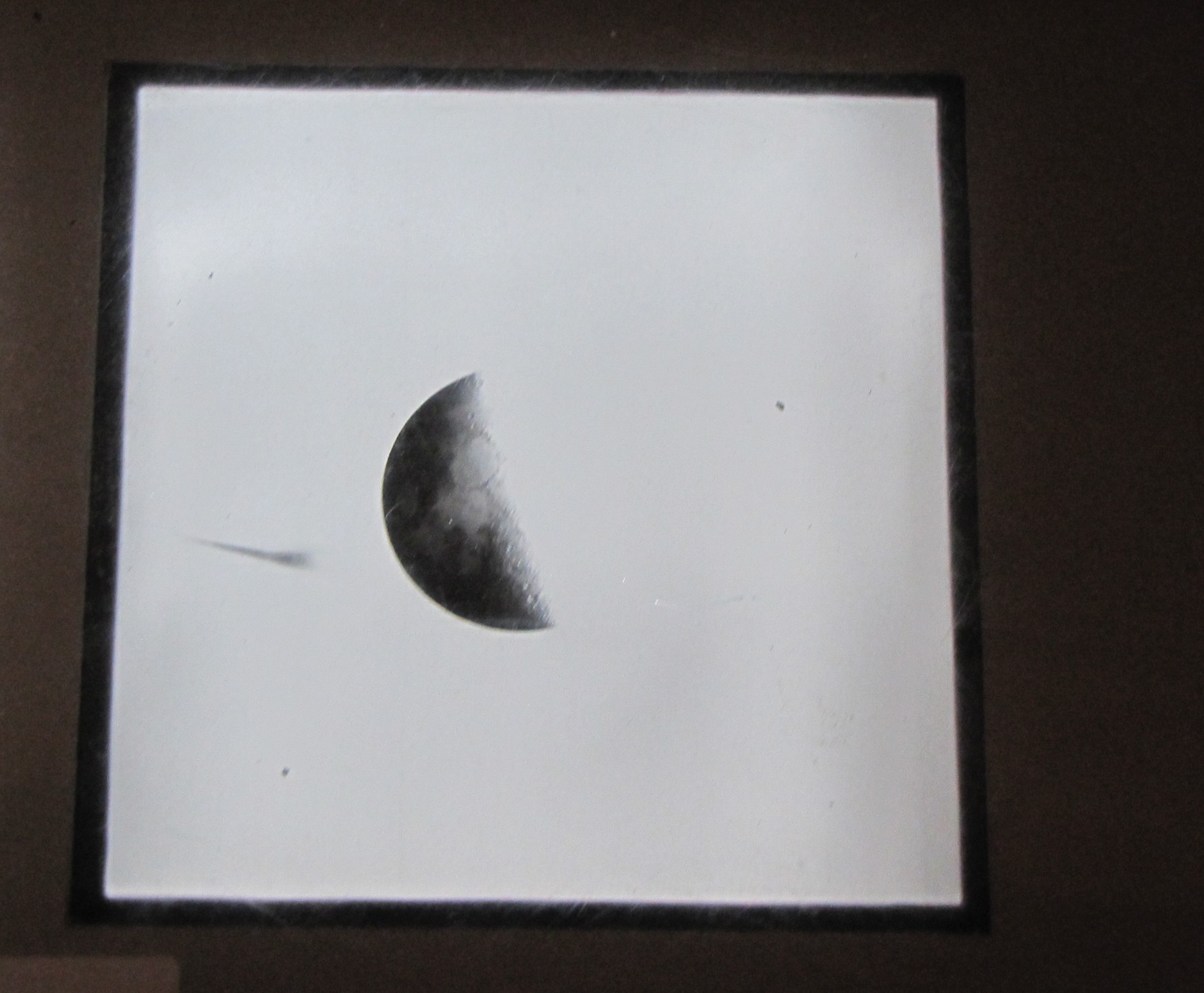 Foto op glasplaat, rond 1998 gemaakt door de Werkgroepleden Jaap van Doorn en Willem-Jan Trijssenaar. Hiervoor werd de fotografische dubbelrefractor uit 1897 gebruikt. (Foto: Paul Aalbers)