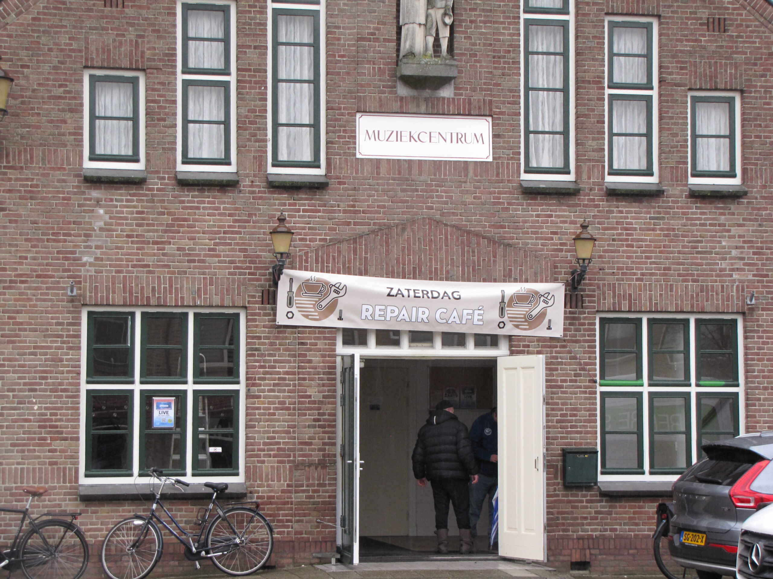 Het Muziekcentrum omgetoverd tot Repair Café. (Foto: Paul Aalbers)