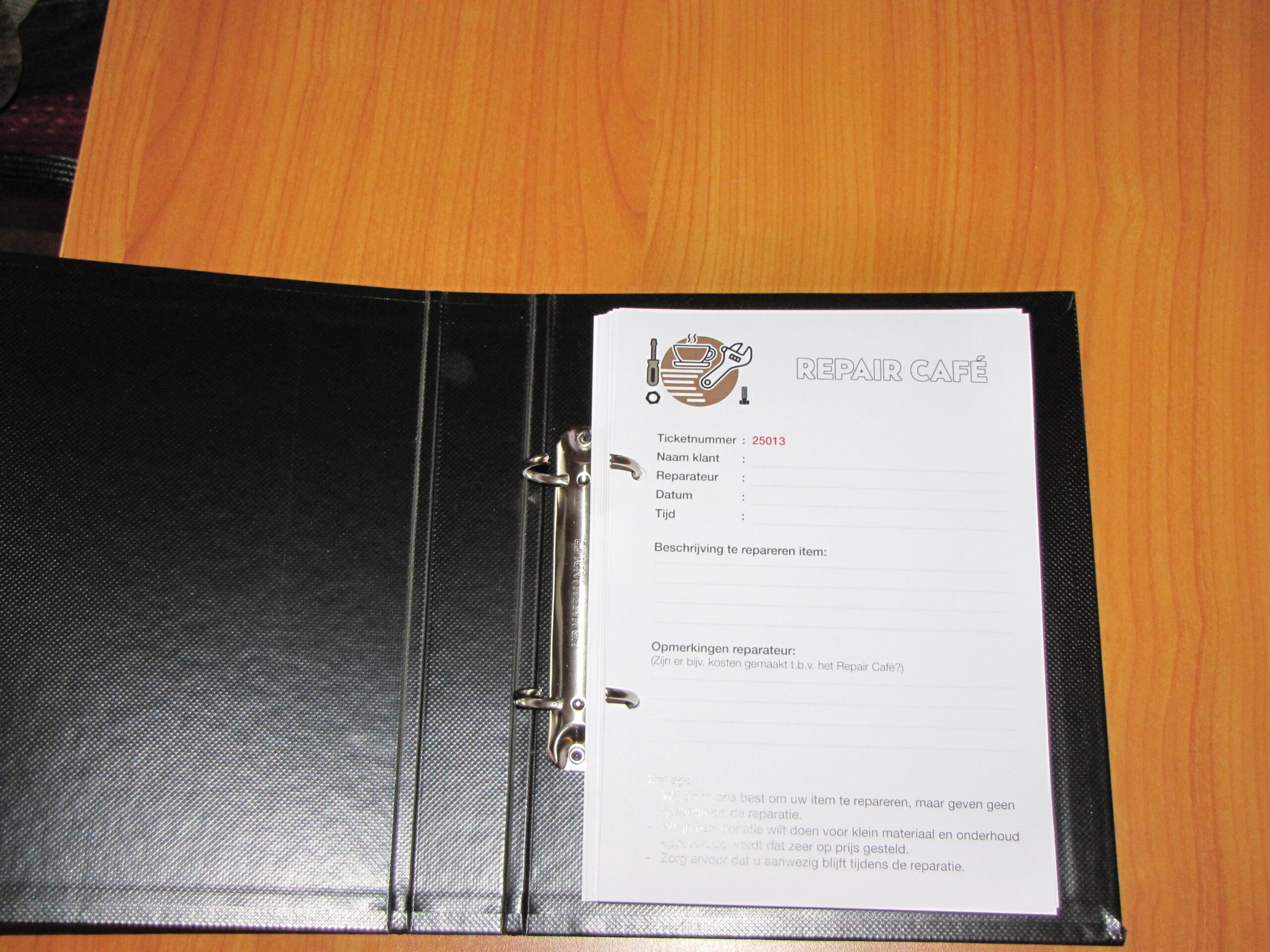 Bij de intake wordt alles goed vastgelegd. (Foto: Paul Aalbers)