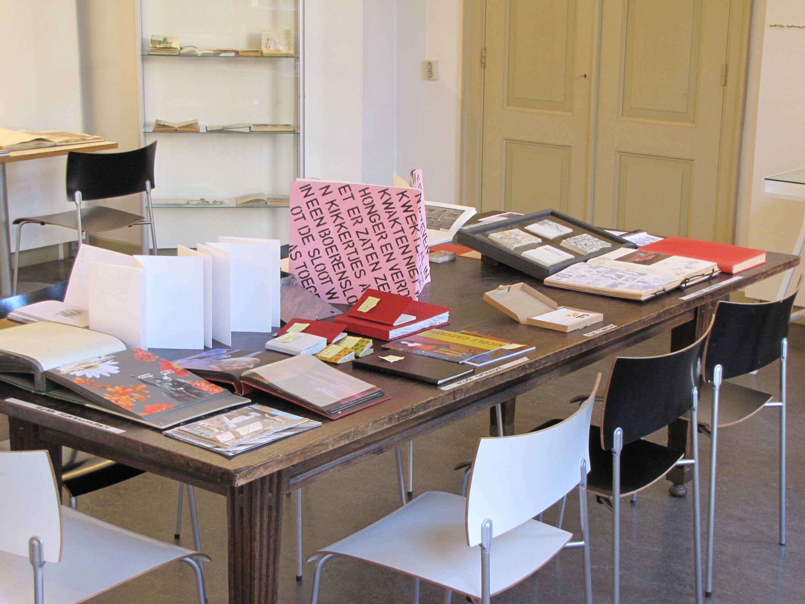 Boeken van kunstenaars in soorten en maten. (Foto: Paul Aalbers)