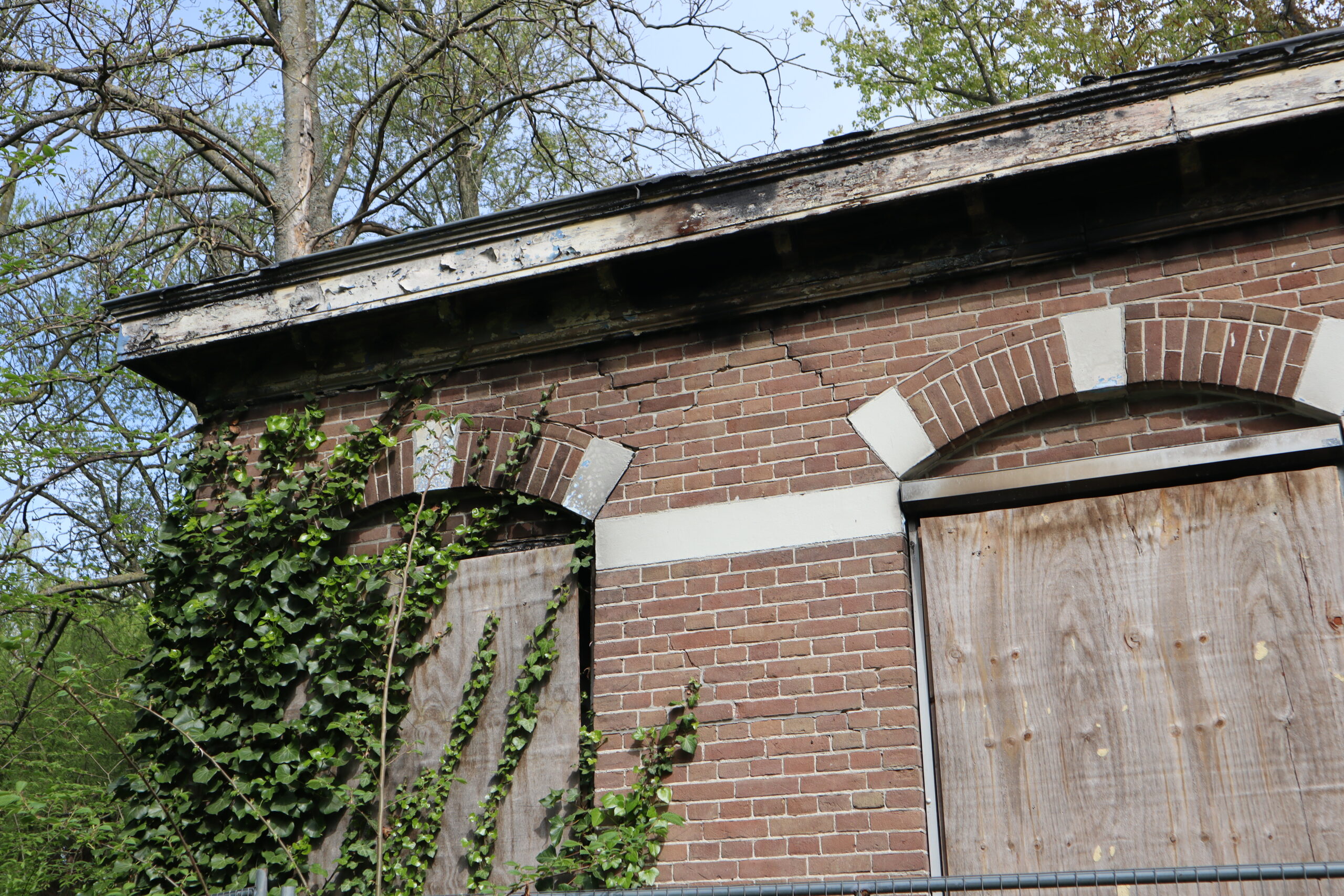 Brand heeft er voor gezorgd dat het pand niet meer bruikbaar is.