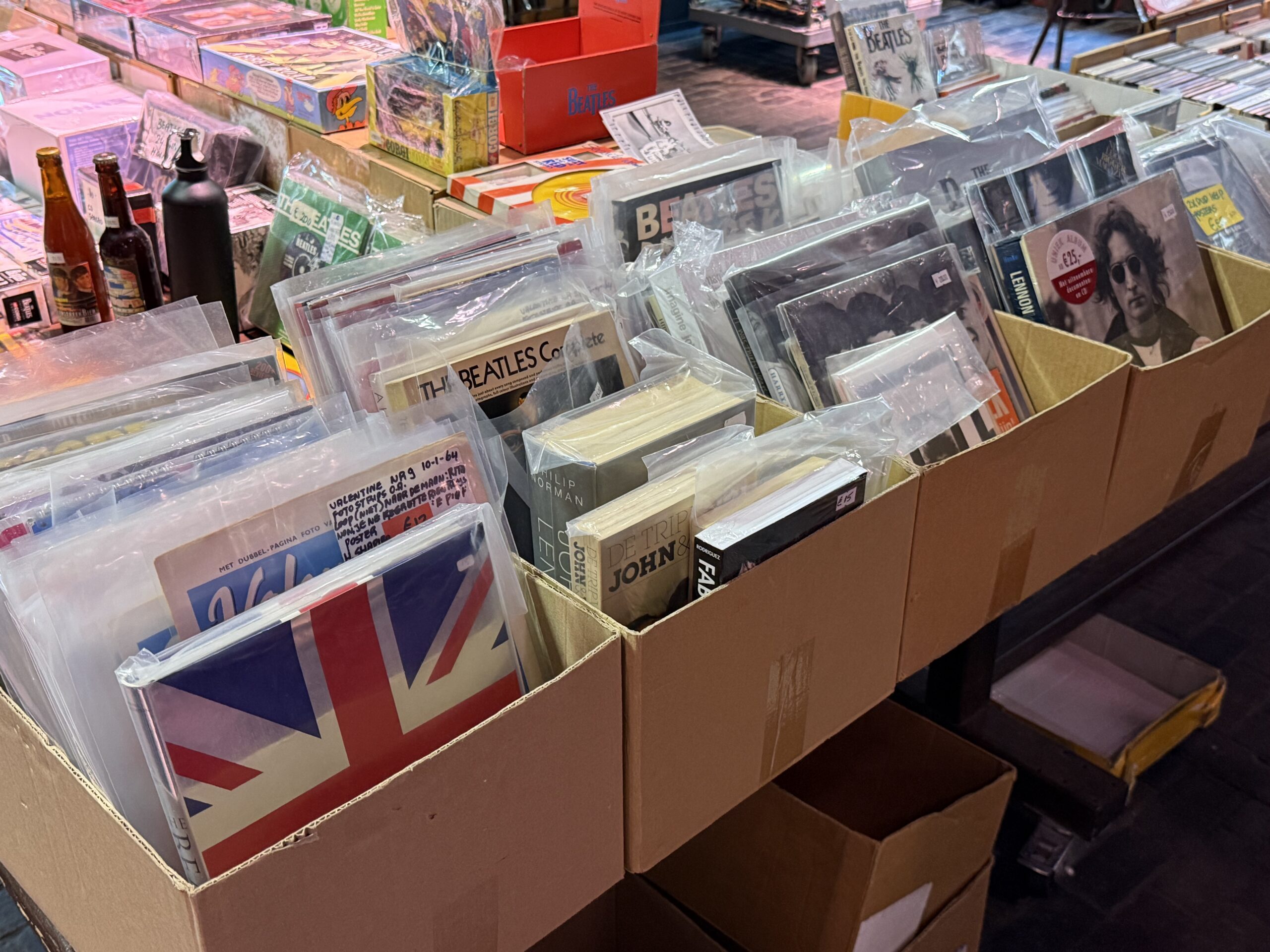 Ook genoeg boeken te vinden over The Beatles en de leden ervan. (Foto: Paul Aalbers)