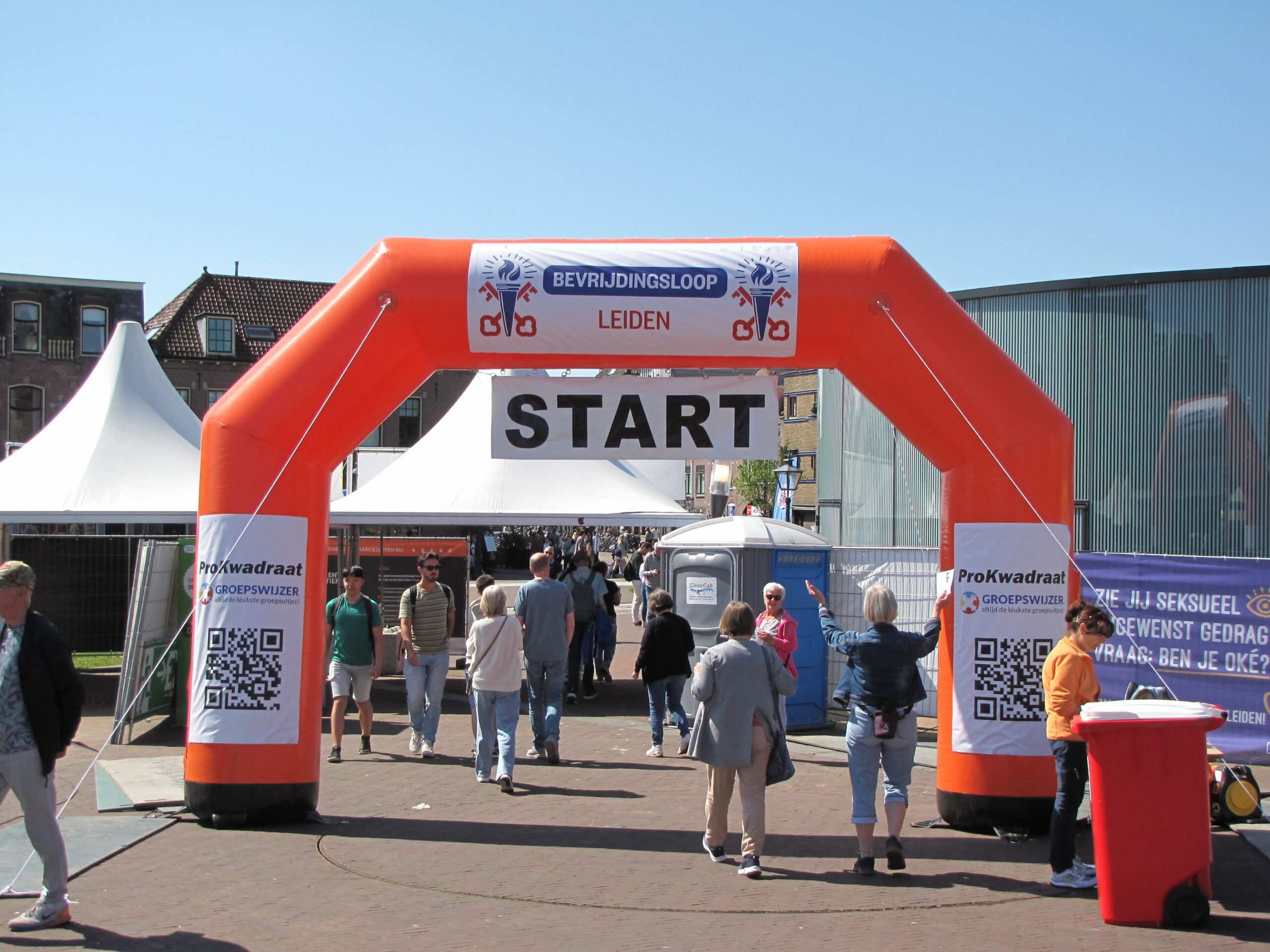 Startpunt van de Bevrijdingsloop op de Lammermarkt. (Foto: Paul Aalbers)