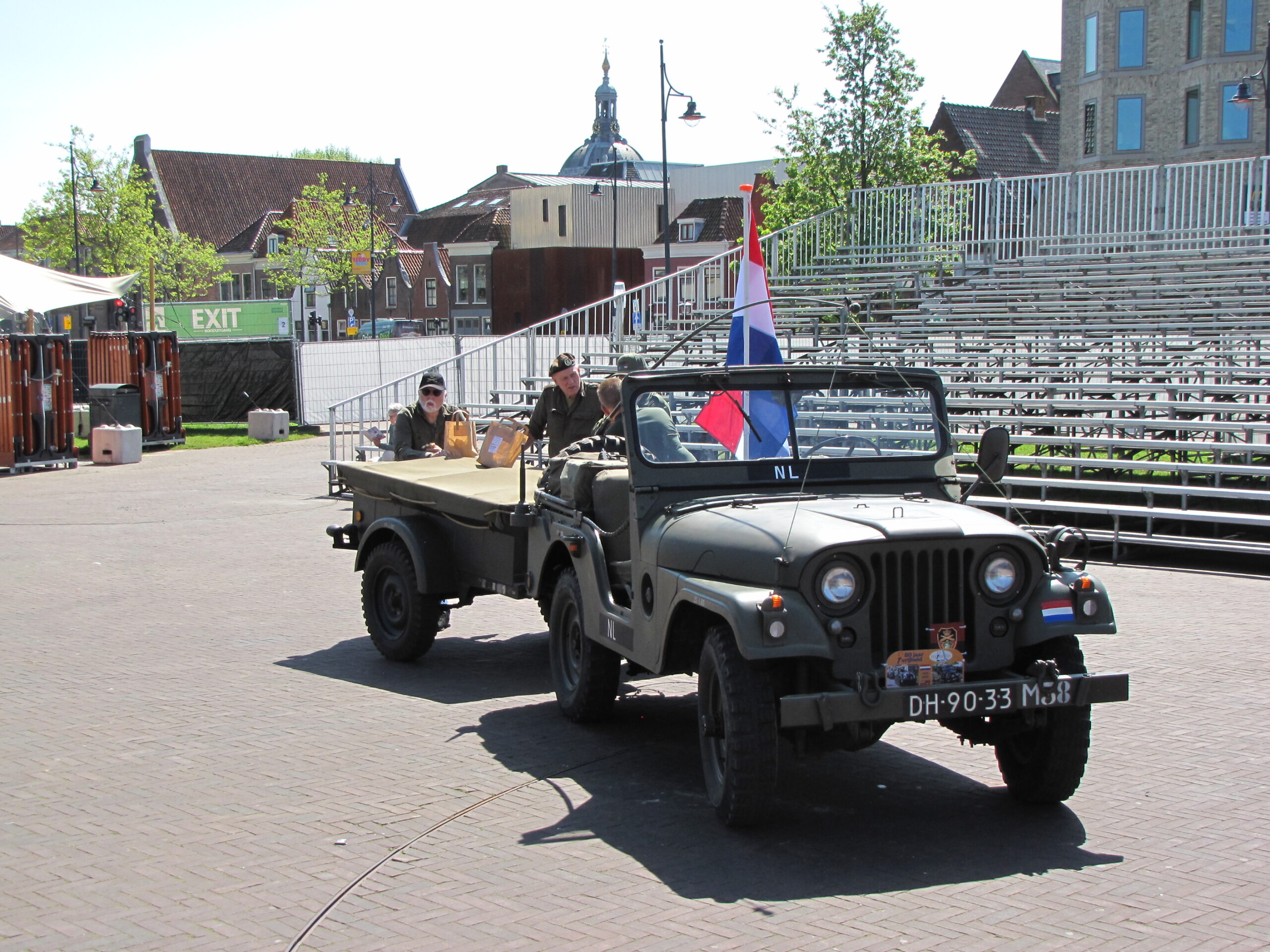 Nekaf Jeep en aanhanger op de Lammermarkt. (Foto: Paul Aalbers)