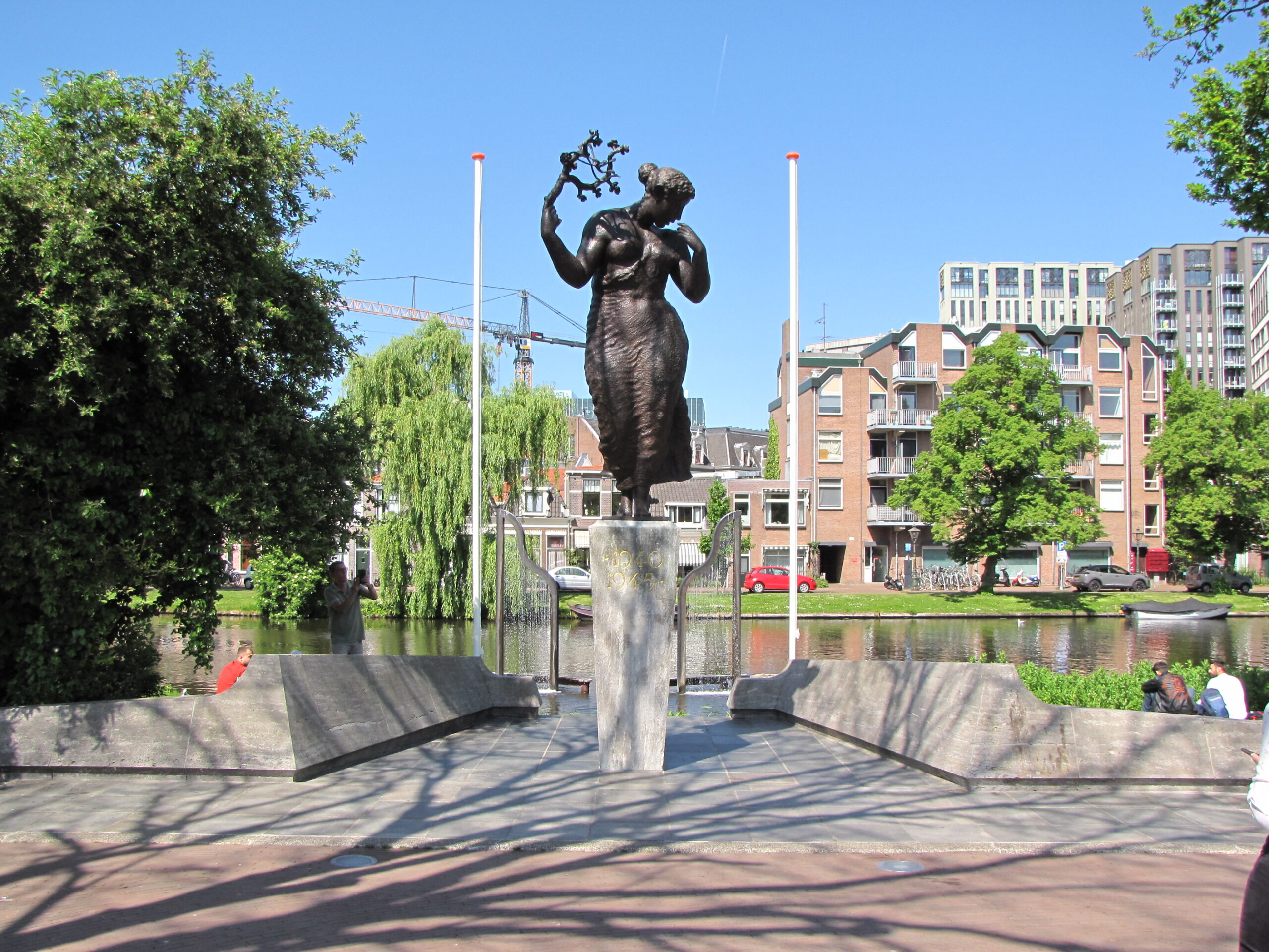 Bevrijdingsmonument, gemaakt door Pieter Starreveld, aan de Lammermarkt in Leiden. (Foto: Paul Aalbers)