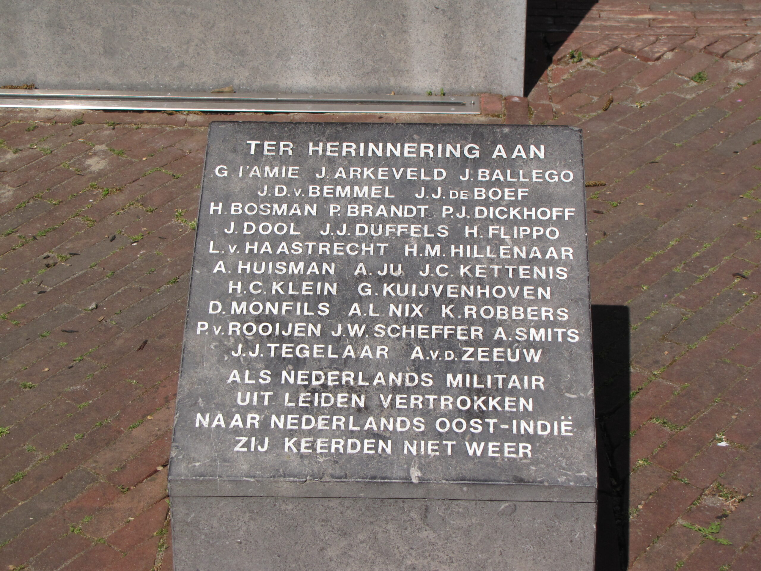Namen van in Nederlands Oost-Indië omgekomen Leidse militairen, bij het Indië monument bij molen De Put. (Foto: Paul Aalbers)