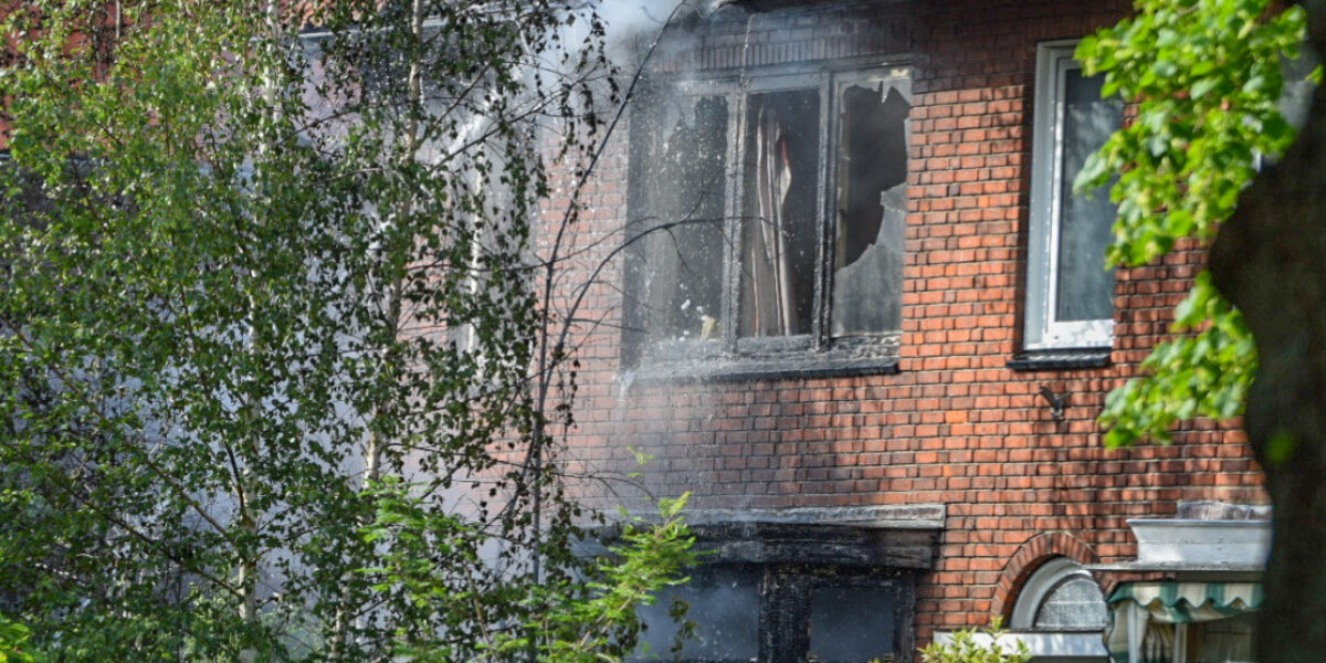 Bewoner naar ziekenhuis na brand in woning aan de Rijndijk