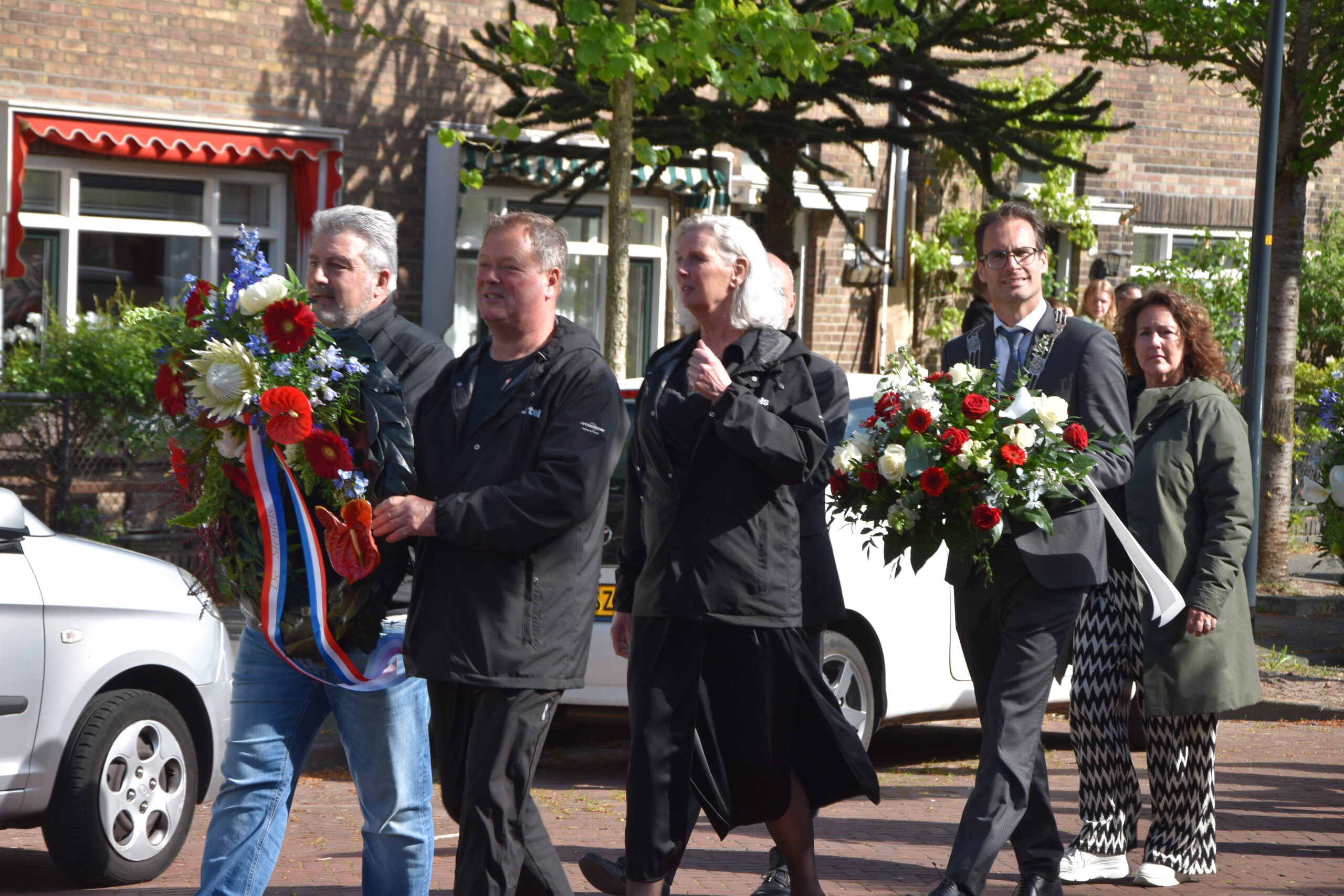 Burgemeester Peter Heijkoop was ook aanwezig bij de herdenking bij De Naald in De Kooij. (Foto: Peter van Delft)