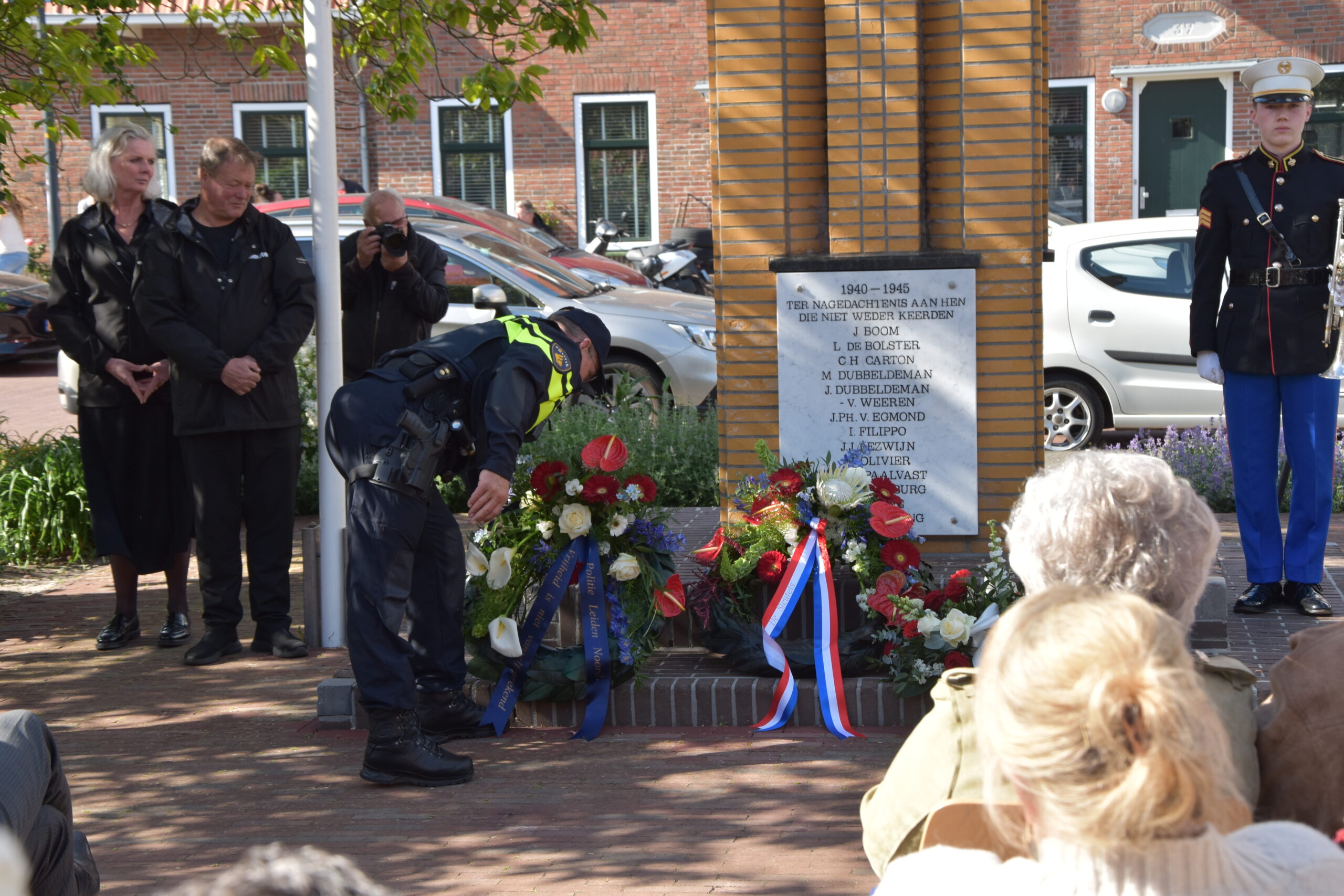 Herdenking bij De Naald in De Kooij. (Foto: Peter van Delft)