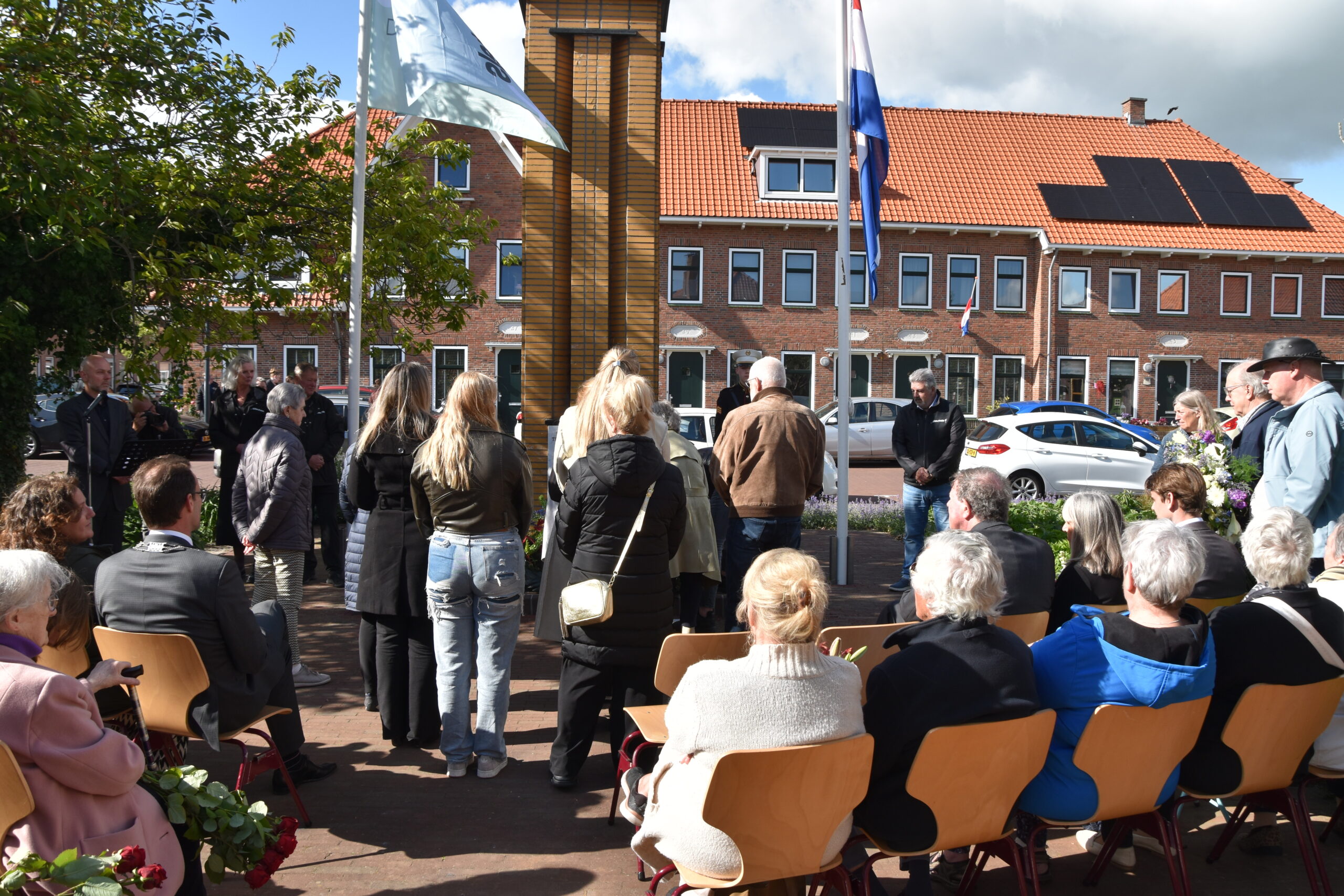 Herdenking bij De Naald in De Kooij. (Foto: Peter van Delft)