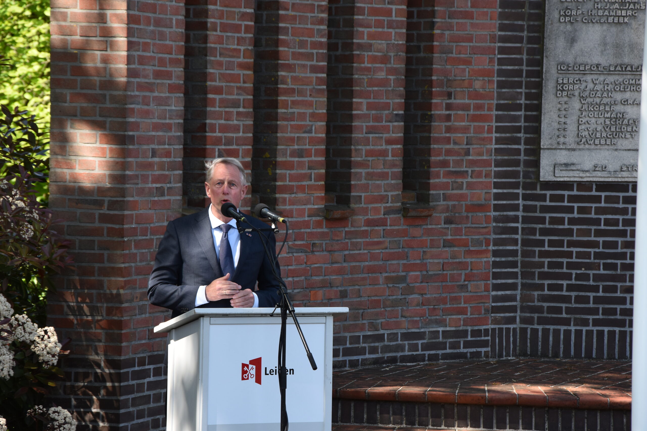 Herdenking bij Het Haagsche Schouw. (Foto: Peter van Delft)