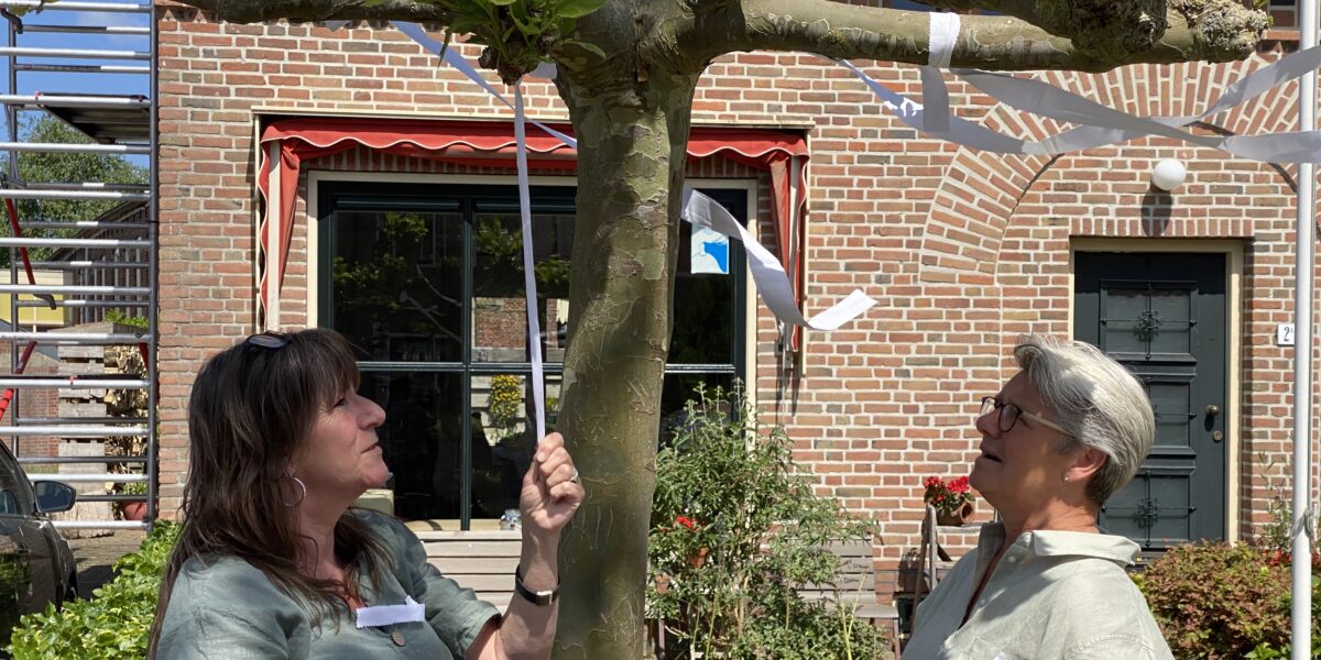 Zoeterwoude protesteert vriendelijk tijdens NAVO-top: 'Wees een beetje lief voor elkaar'