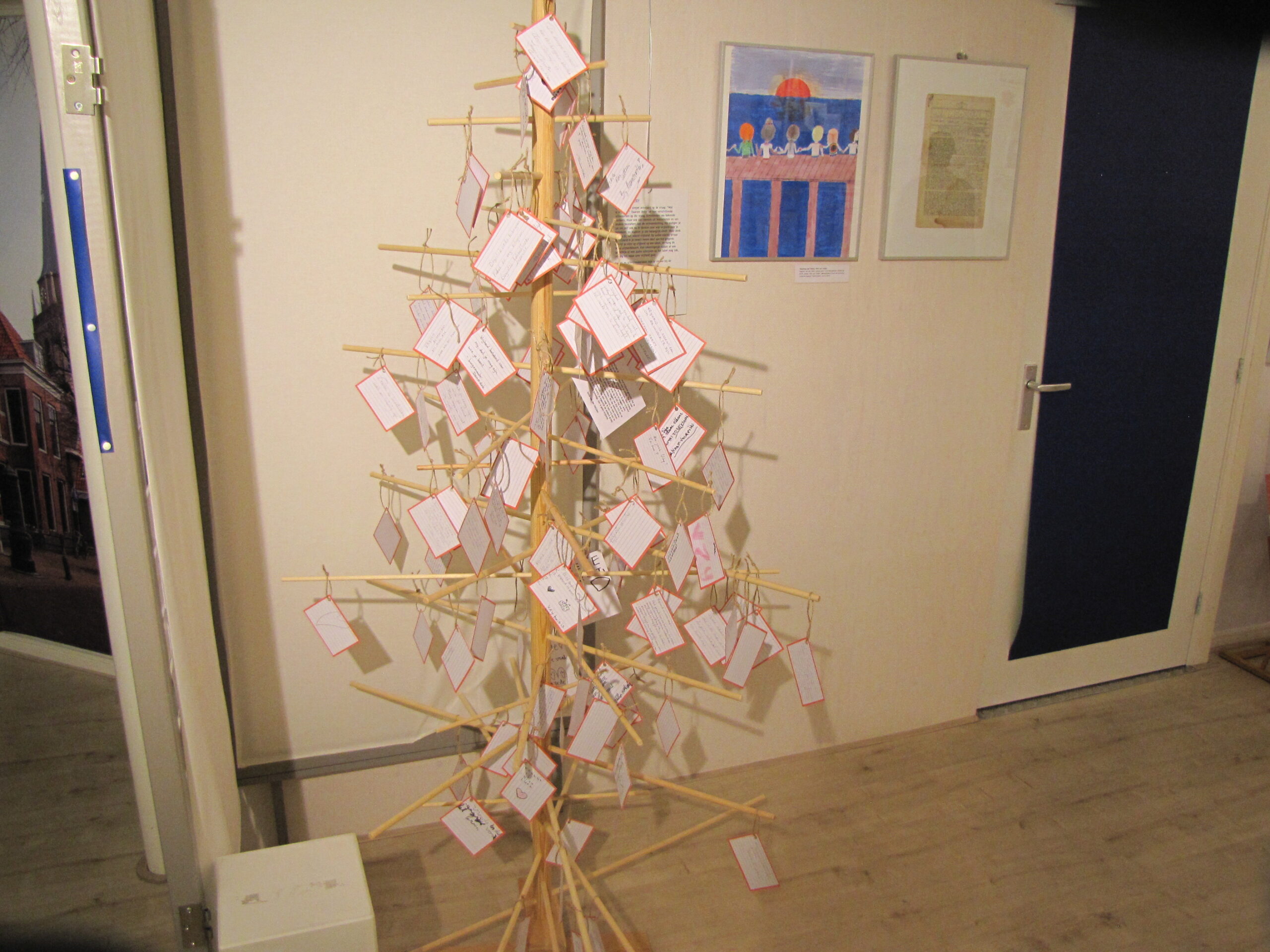 Antwoorden in de vrijheidsboom. (Foto: Paul Aalbers)