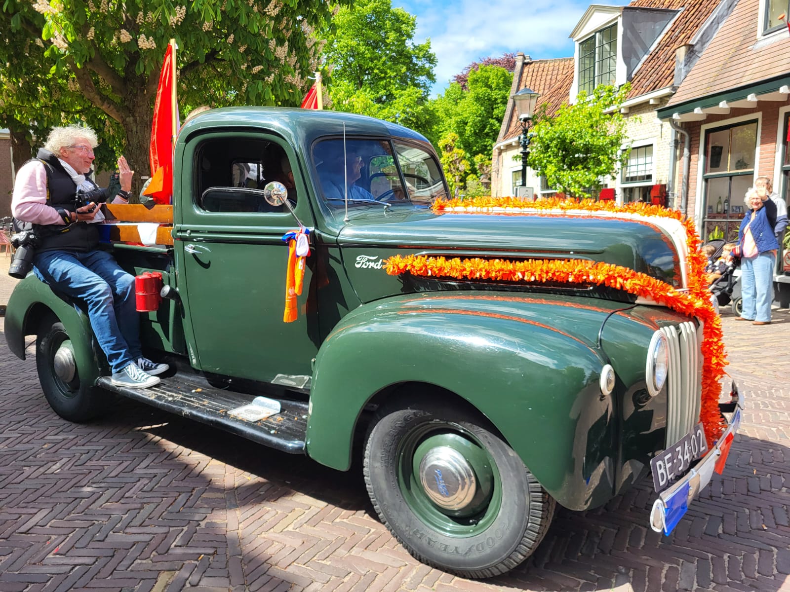 Diverse klassieke wagens waren versierd