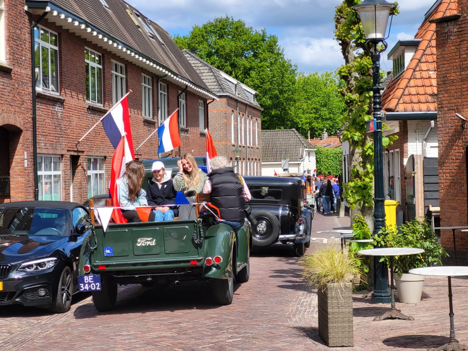 De stoet trok door het dorp