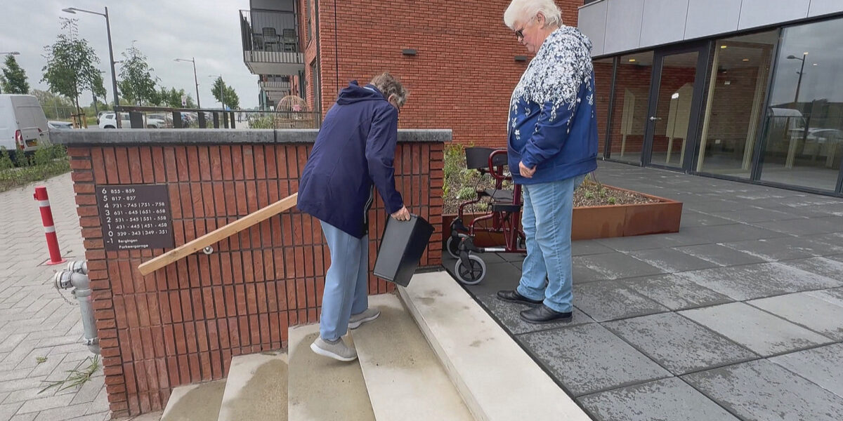 Flinke problemen in gloednieuw wooncomplex voor ouderen: hoge ingang en lage wc's