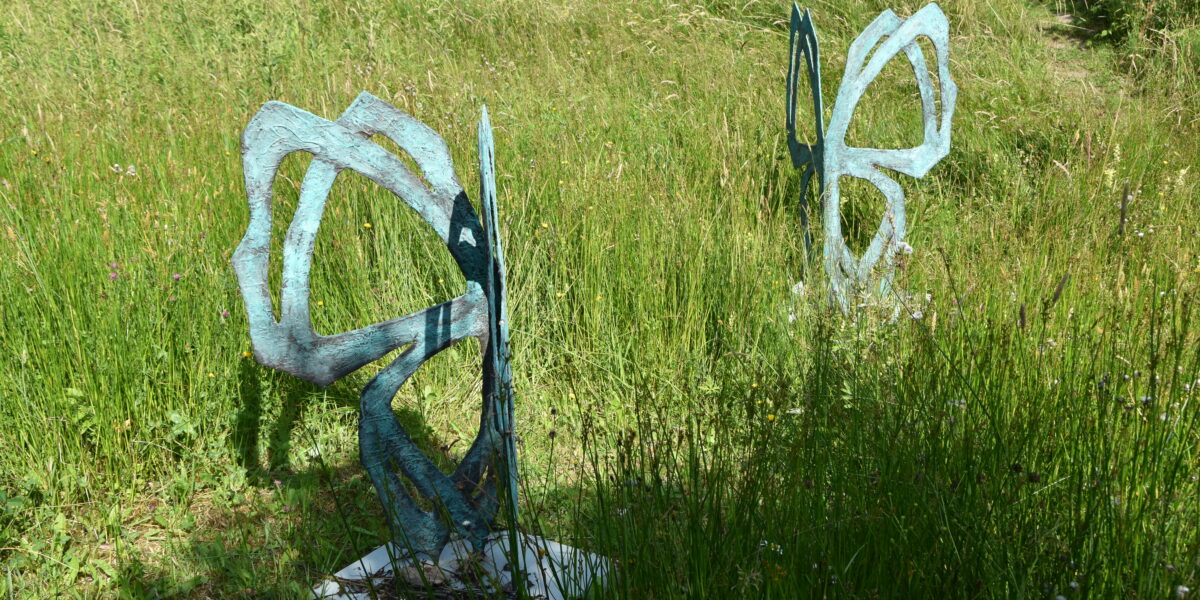 Beeldenexpositie geopend in de Heemtuin Leiderdorp