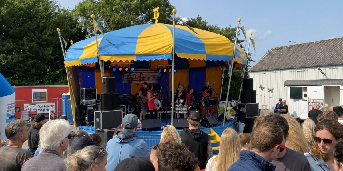 Zoeterwoude 'jamt' weer tijdens gratis popfestival