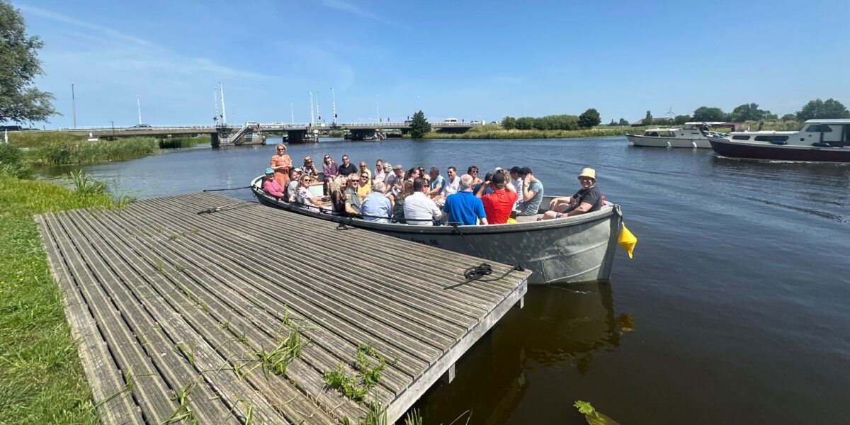 Leiderdorpse ondernemers sluiten netwerkseizoen af op het water