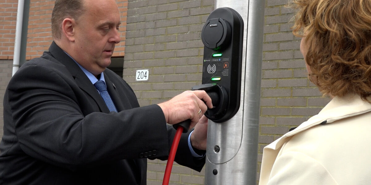 Gemeente Leiderdorp start pilot met Laadlichtmasten