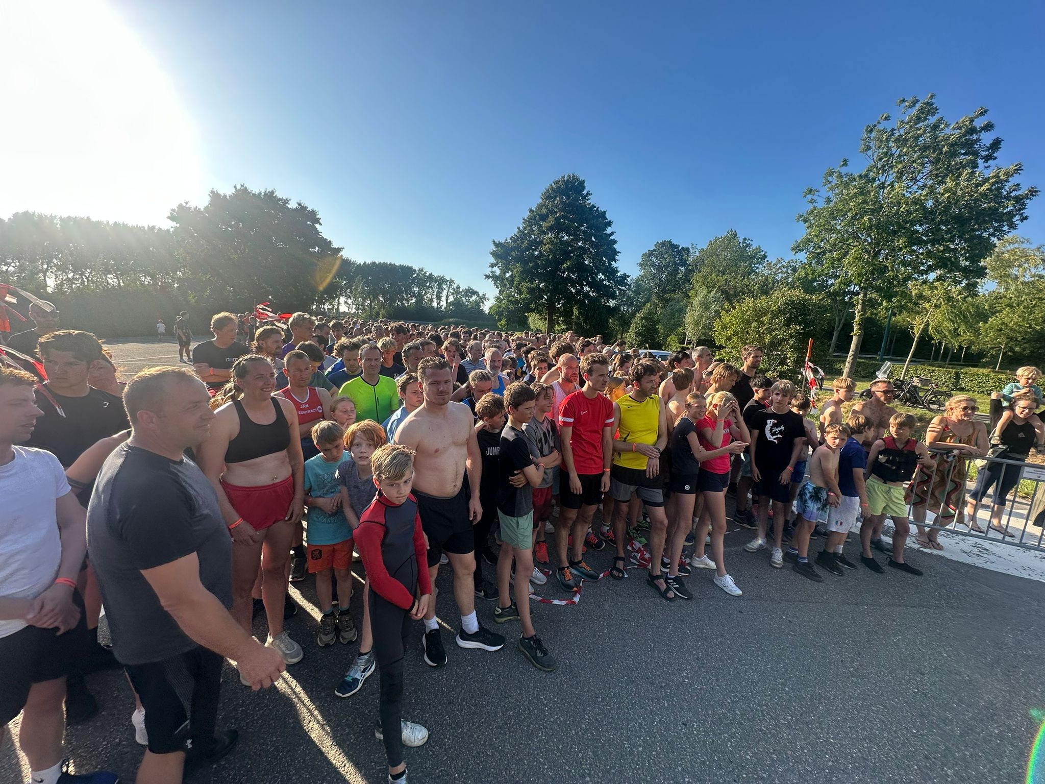 De deelnemers staan klaar voor de start. (Foto: Centraal+).