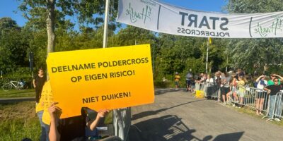De start van de Poldercross in Oegstgeest. Kinderen van 6 en 7 mogen in 2026 niet meedoen met de Poldercross