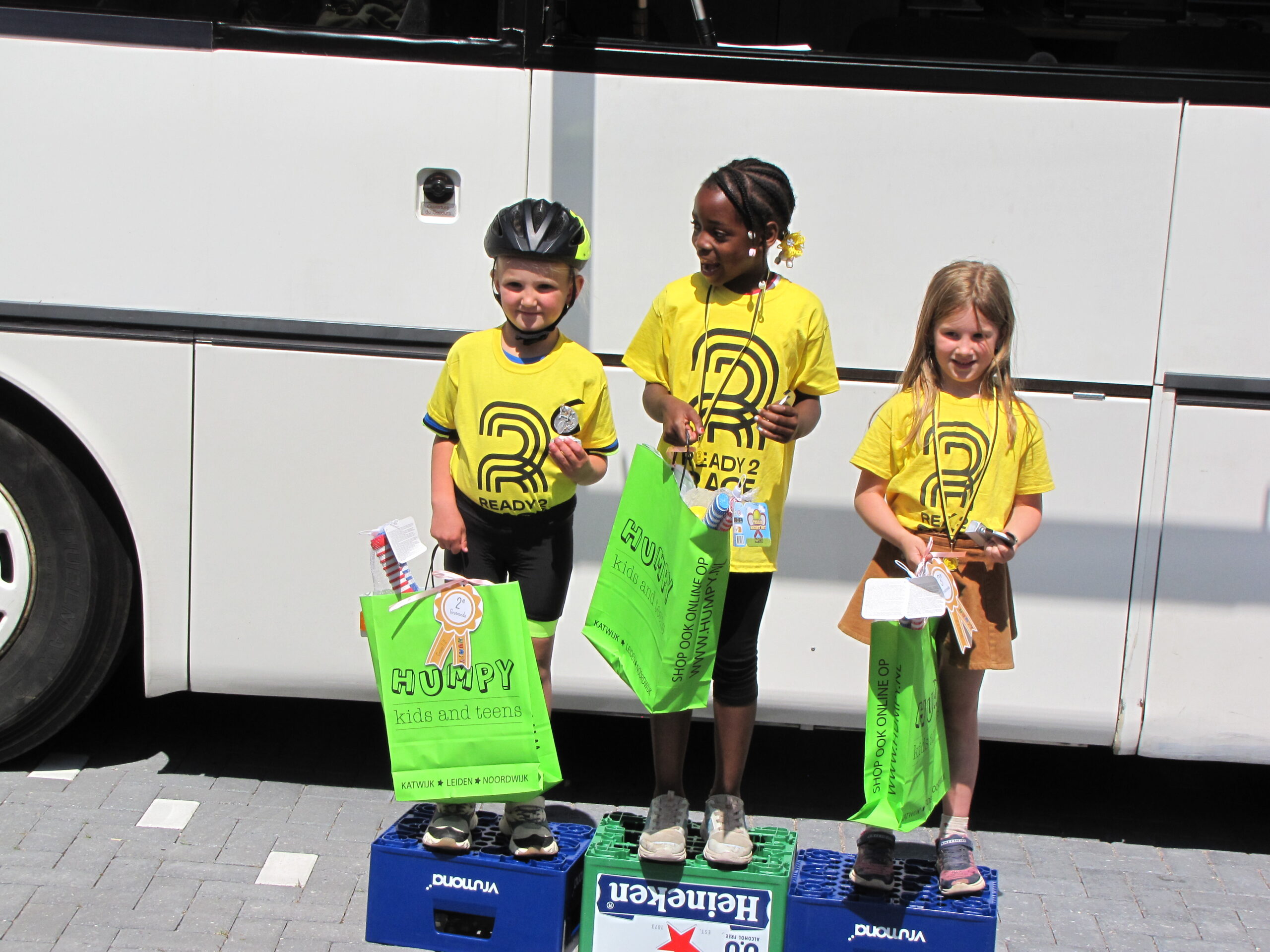 Prijsuitreiking Grutronde: meisjes groep 1 en 2. (Foto: Paul Aalbers)