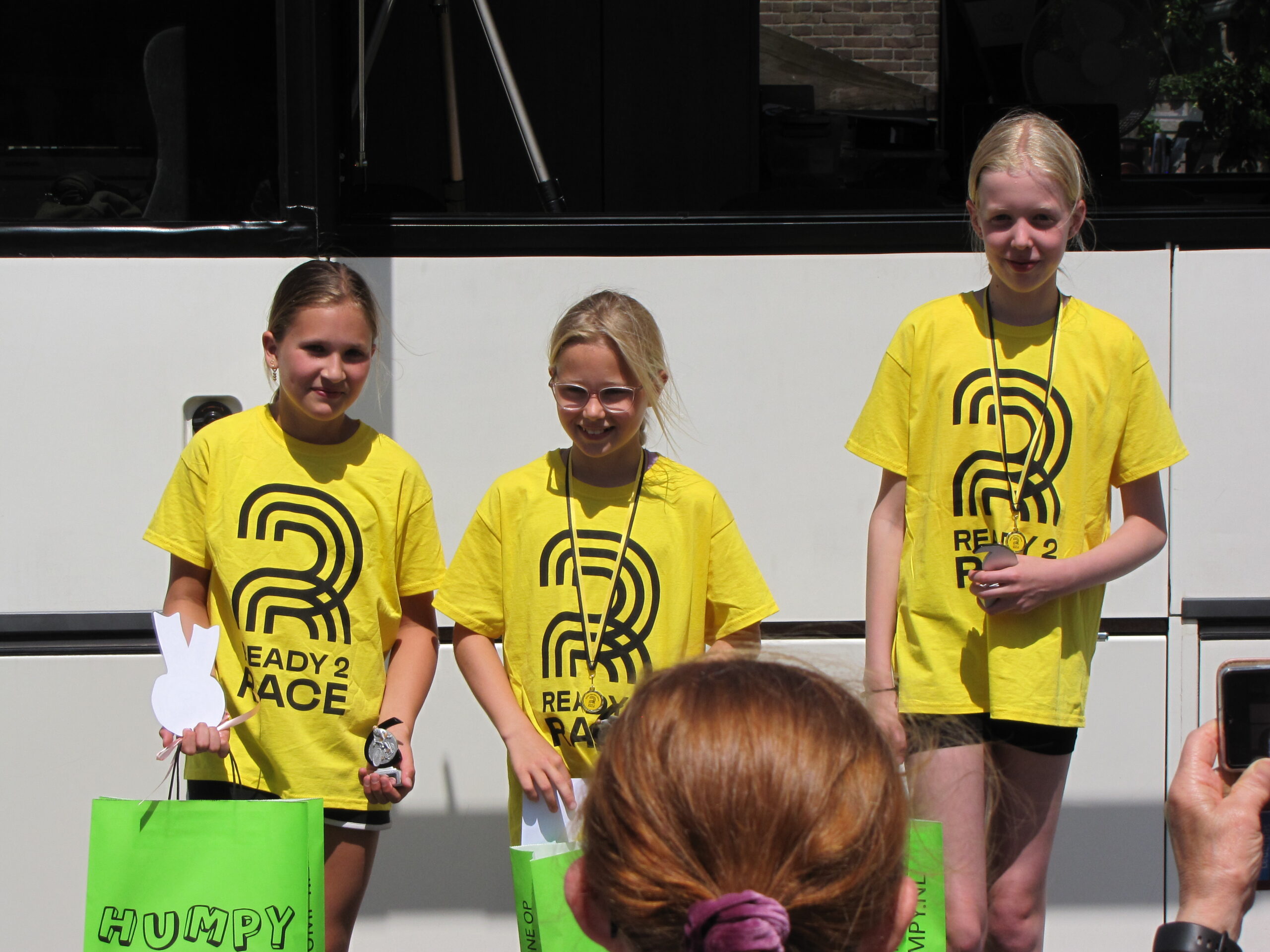 Prijsuitreiking Grutronde: meisjes groep 7 en 8. (Foto: Paul Aalbers)