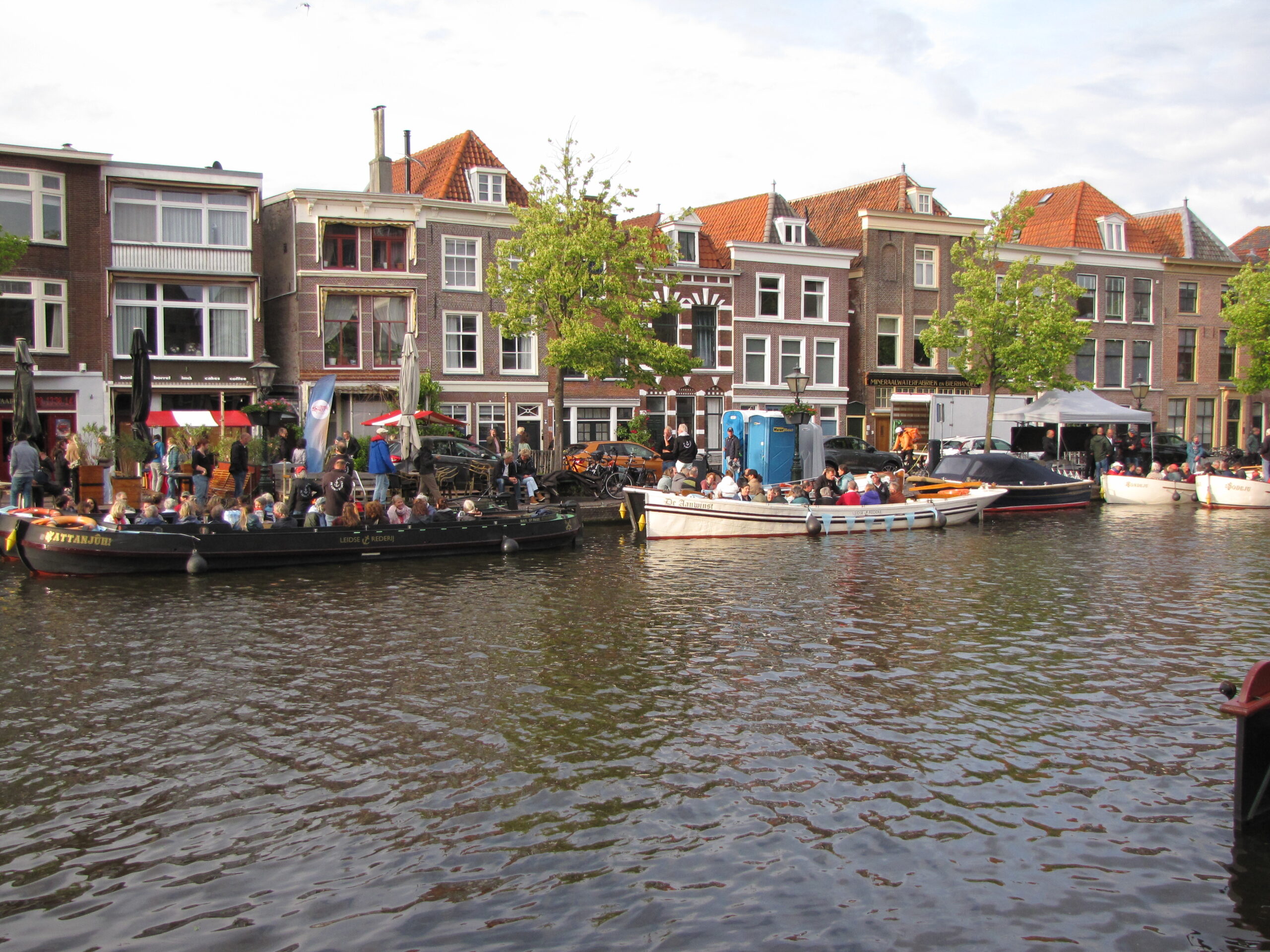 Deel van de vloot, gezien vanaf de Boommarkt. (Foto: Paul Aalbers)