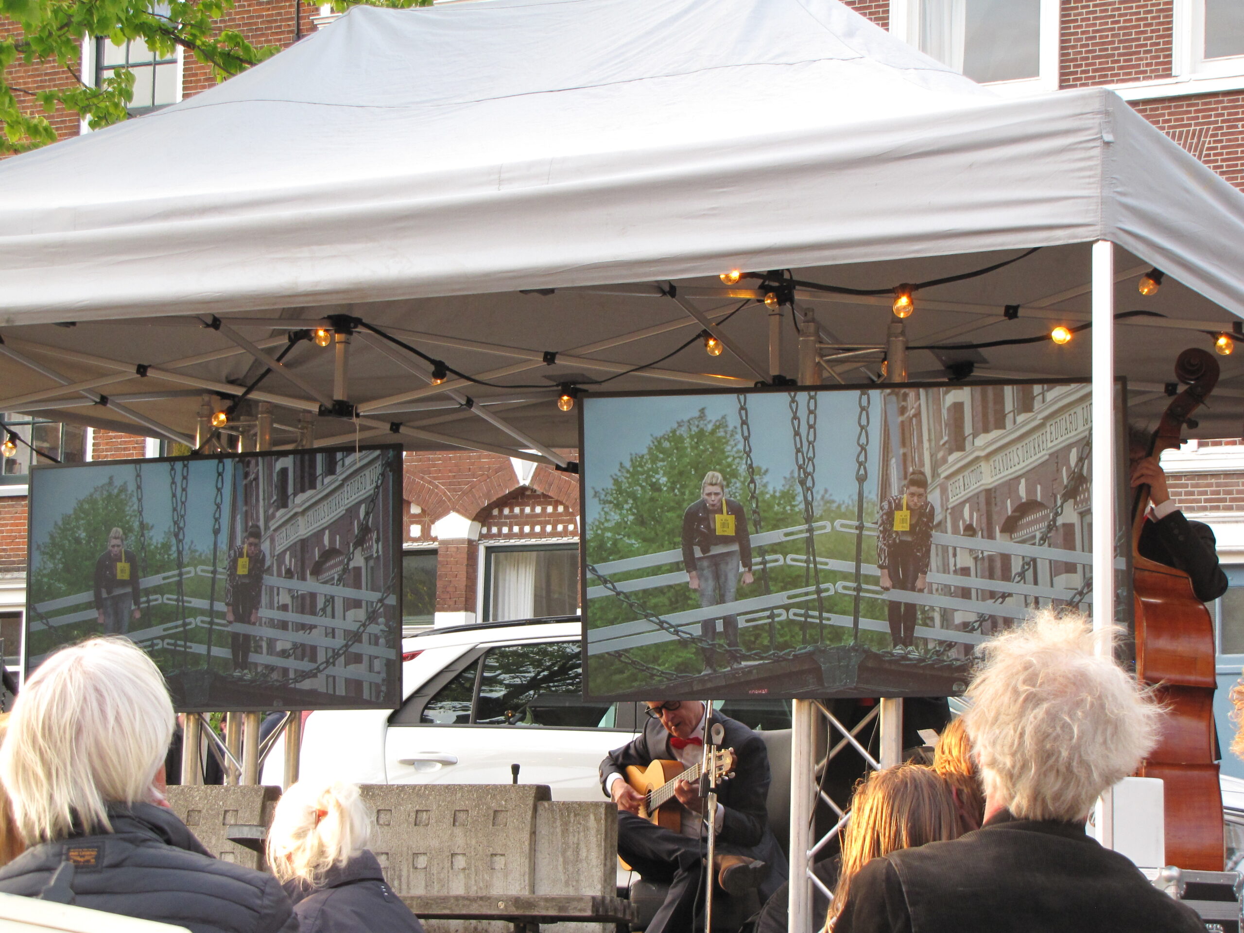 Bingham Boys begeleiden de beelden van voorgaande edities van Schemerstad. (Foto: Paul Aalber)