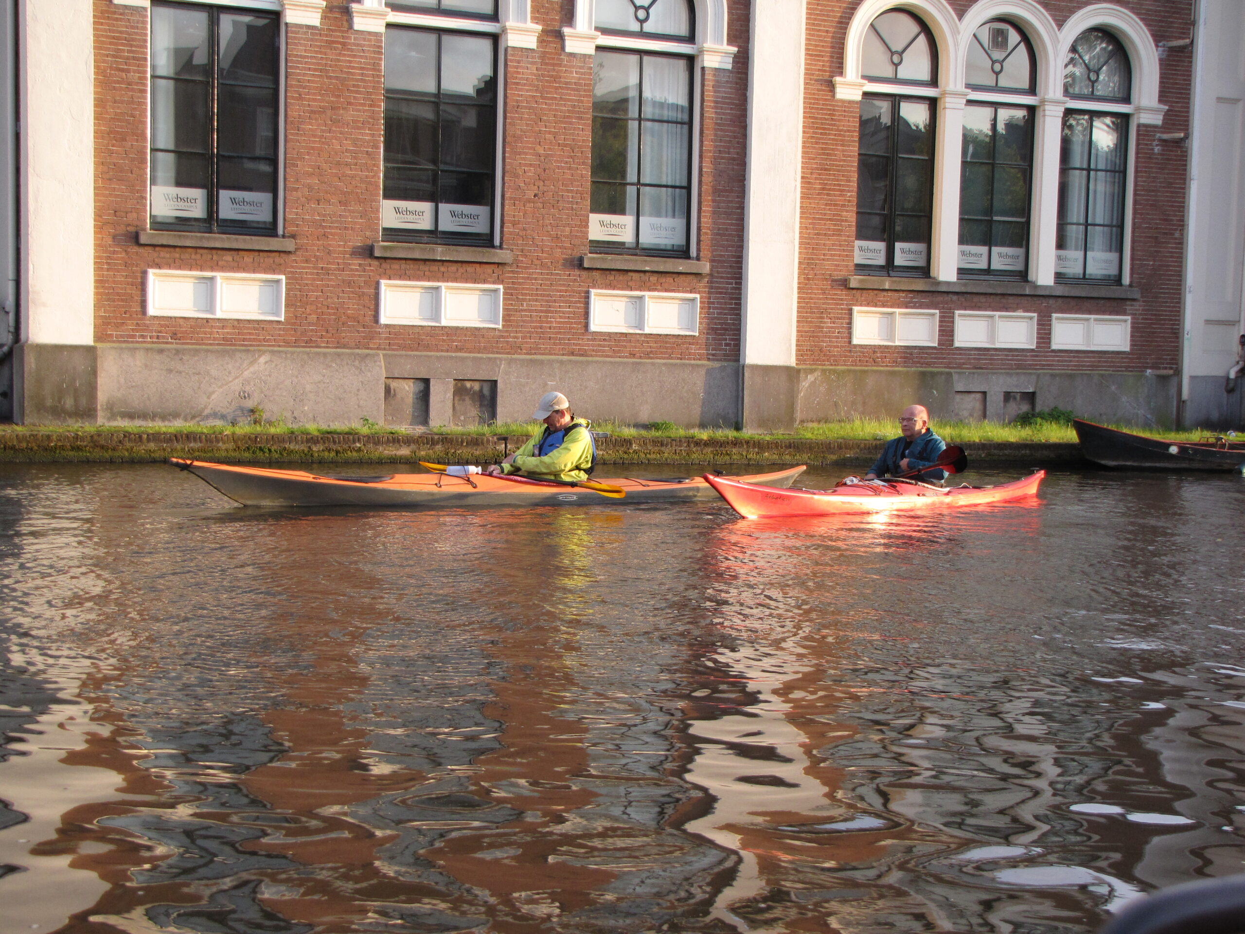 Ook met eigen boten kon worden deelgenomen. (Foto: Paul Aalbers)