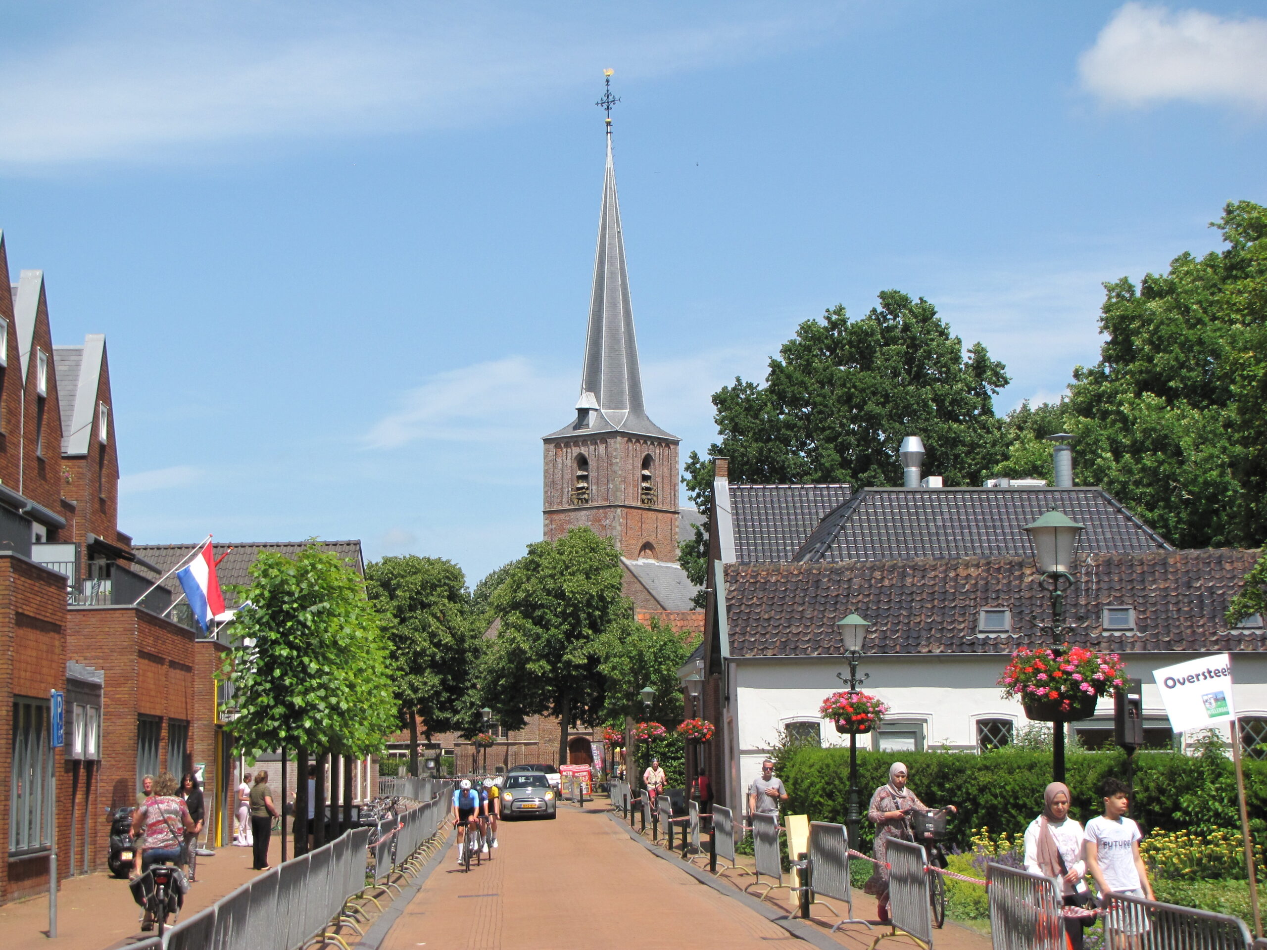 Rondje om deze kerk. (Foto: Paul Aalbers)