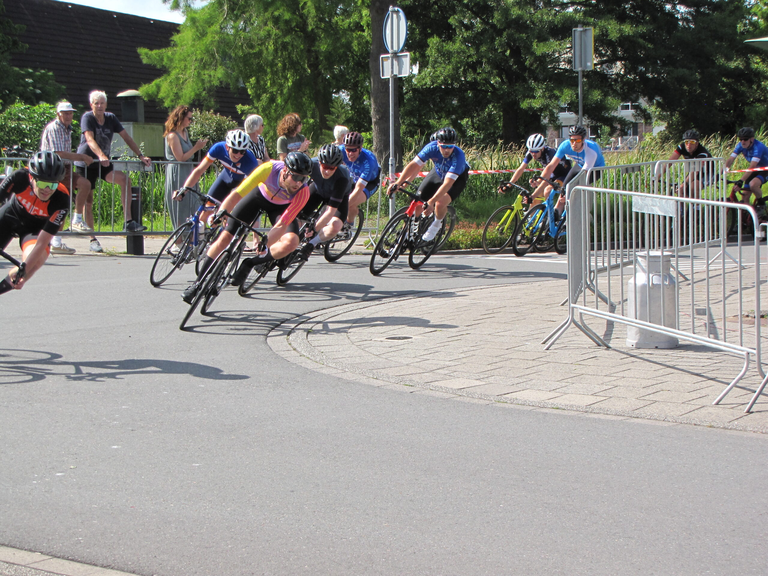 Kopgroep Burgerronde draait Schenkelweg op. (Foto: Paul Aalbers)