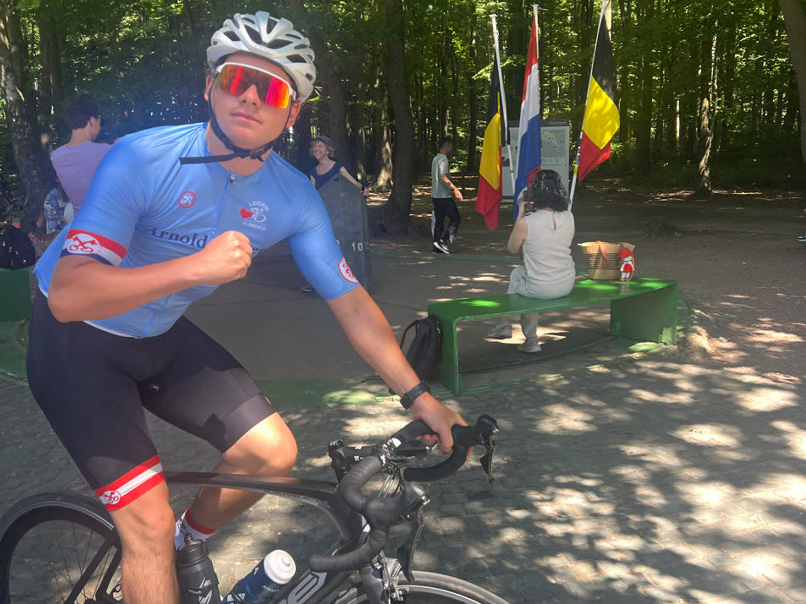 Bij het Drielandenpunt in Vaals. (Foto: Heart To Handle Leiden)