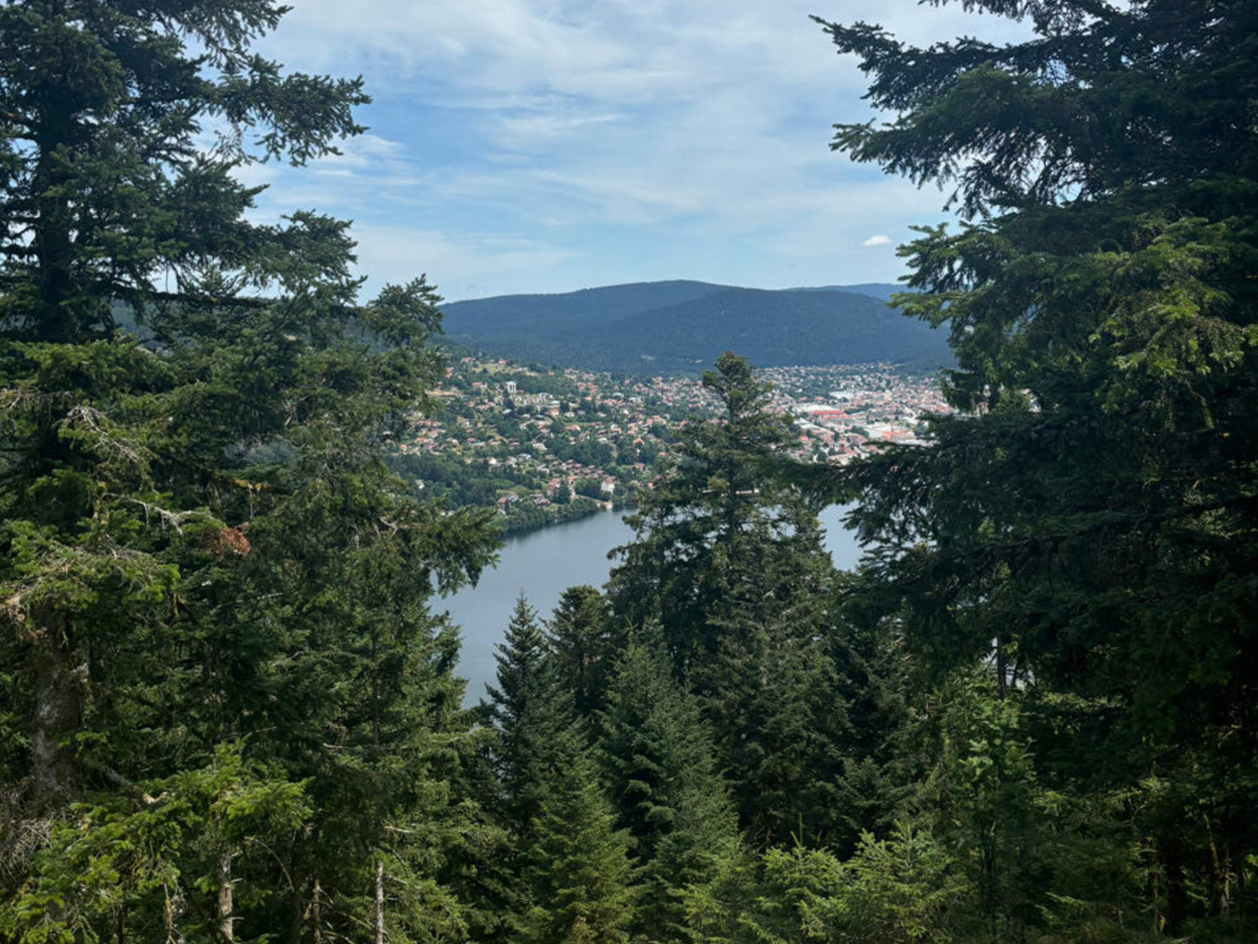 Zicht op Gérardmer. (Foto: Heart To Handle Leiden)