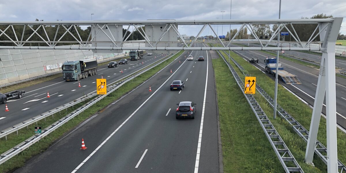 Langzaamrijden op A4: Rijkswaterstaat herstelt wegdek