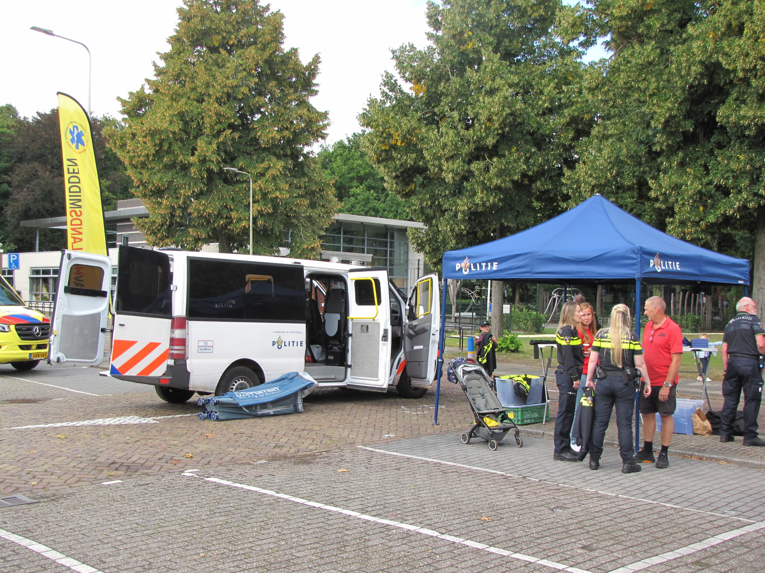 Ook de politie was aanwezig. (Foto: Paul Aalbers)
