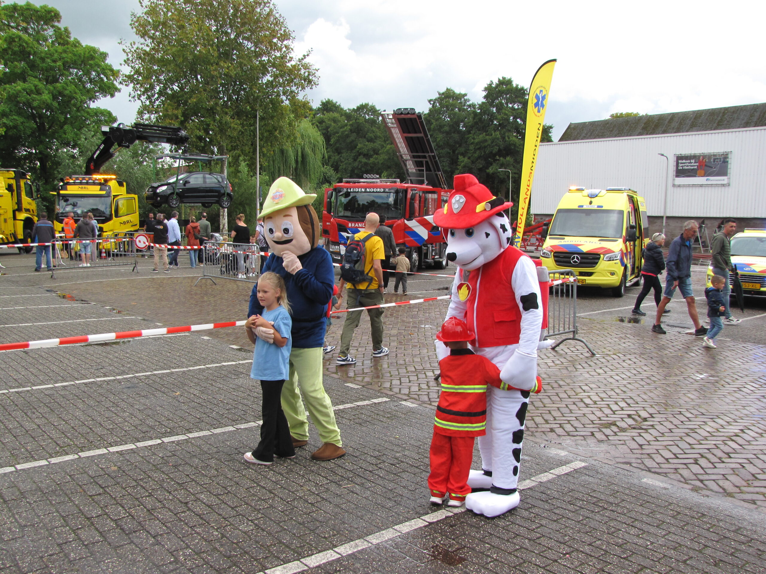 Marshall van Paw Patrol en Sam de brandweerman. (Foto: Paul Aalbers)