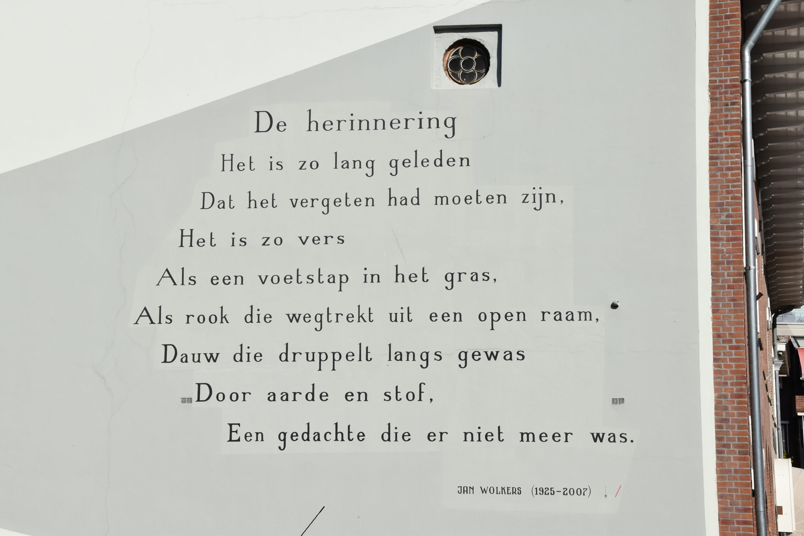 Gedicht Wolkers in de Deutzstraat Oegstgeest (Foto: Peter van Delft)