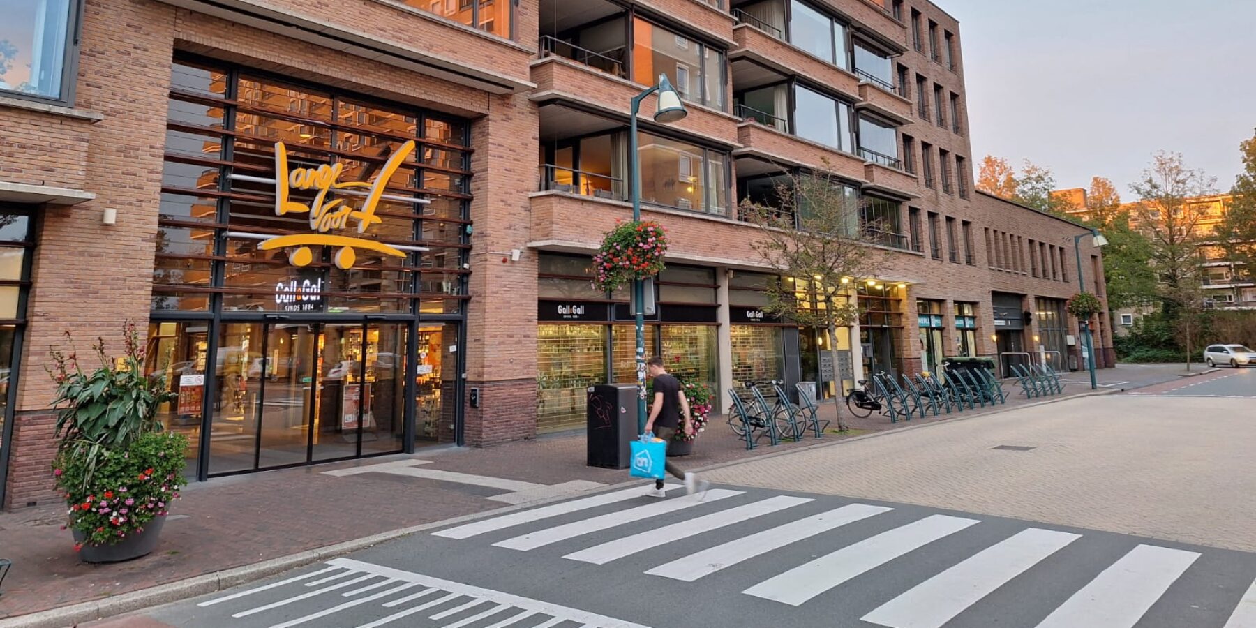 Winkelcentrum Lange Voort in Oegstgeest. (Foto: Centraal+ / Ben Imthorn).