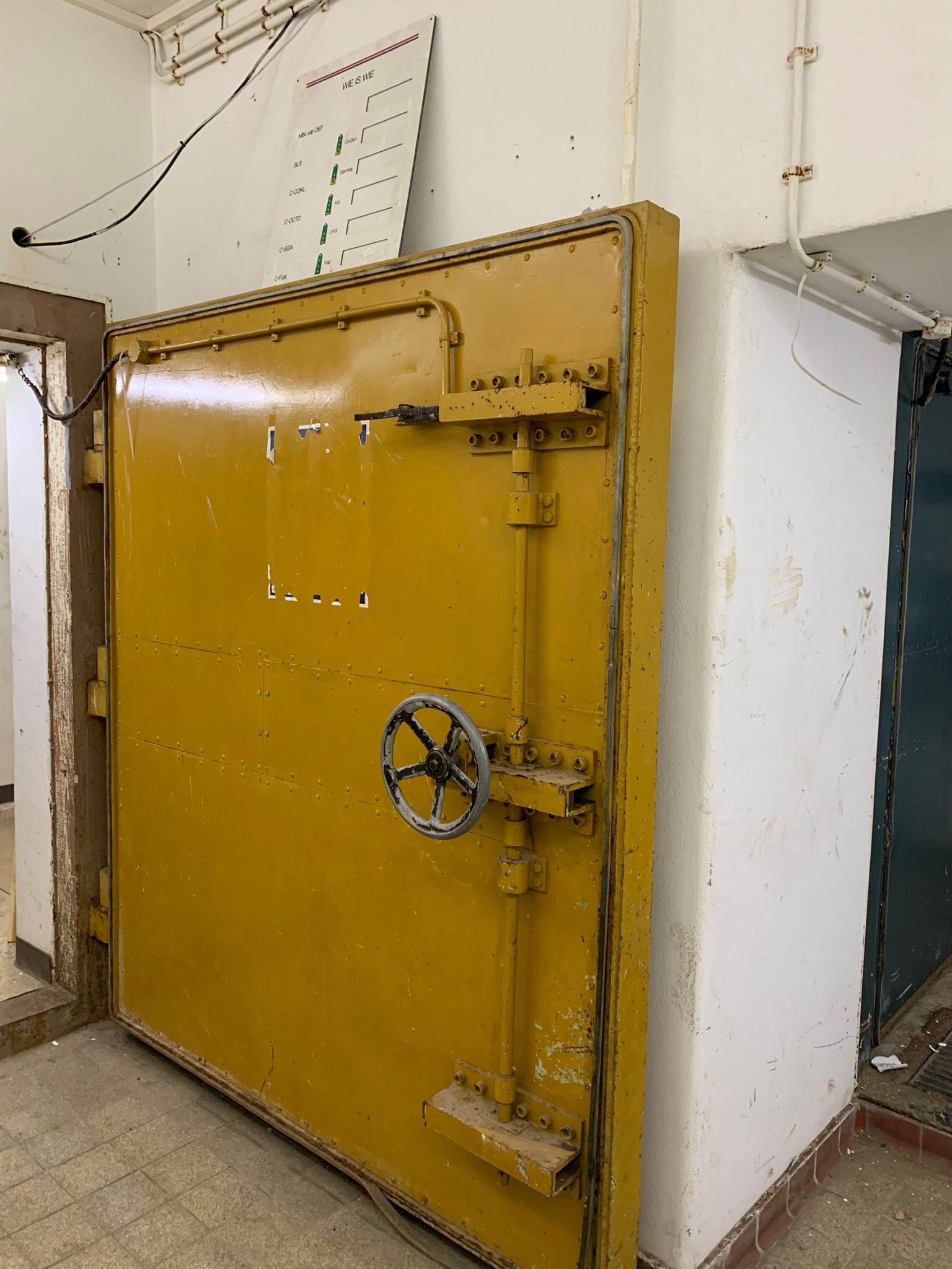 Stevige deur om de ruimte in de bunker goed af te kunnen sluiten. (Foto: Hanneke de Ridder)