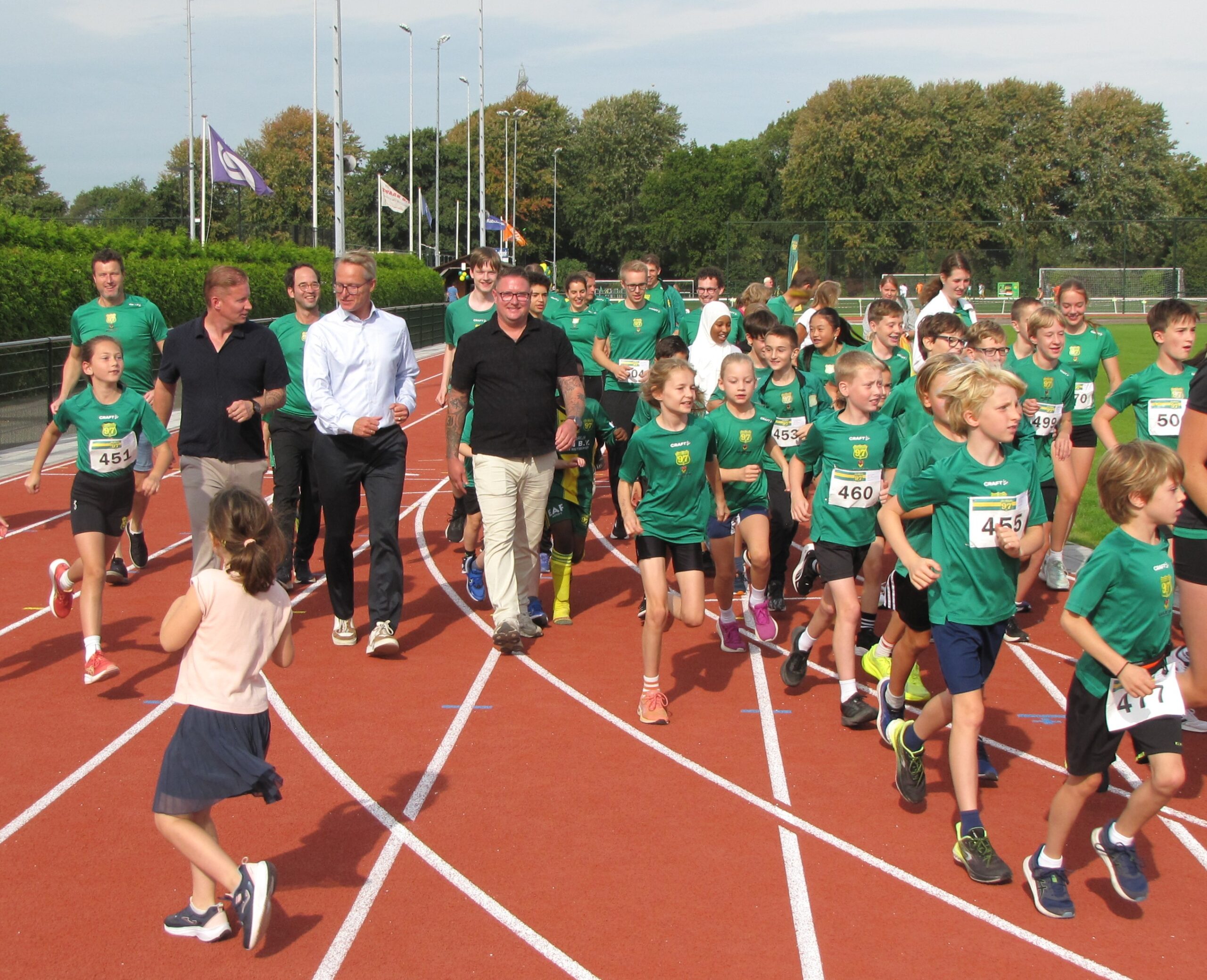 De deelnemers zijn gestart. (Foto: Paul Aalbers)