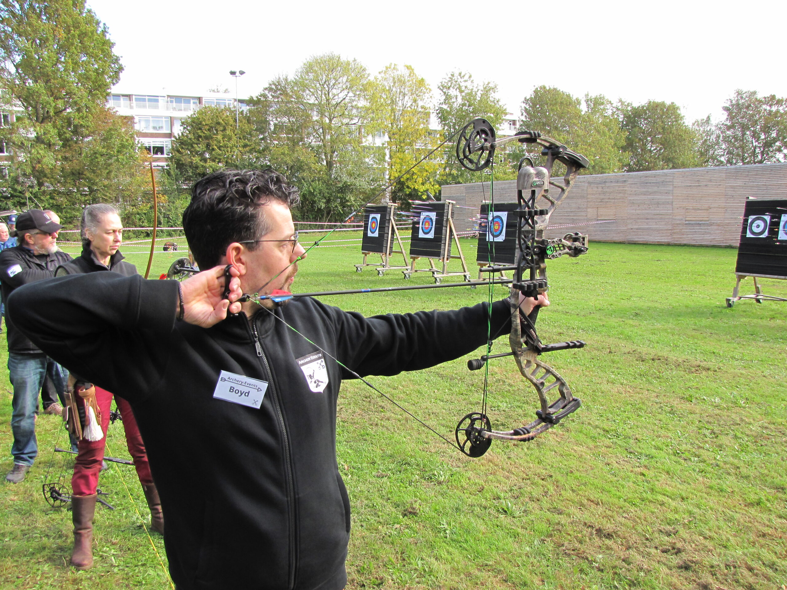 Schieten met een compound-boog. (Foto: Paul Aalbers)