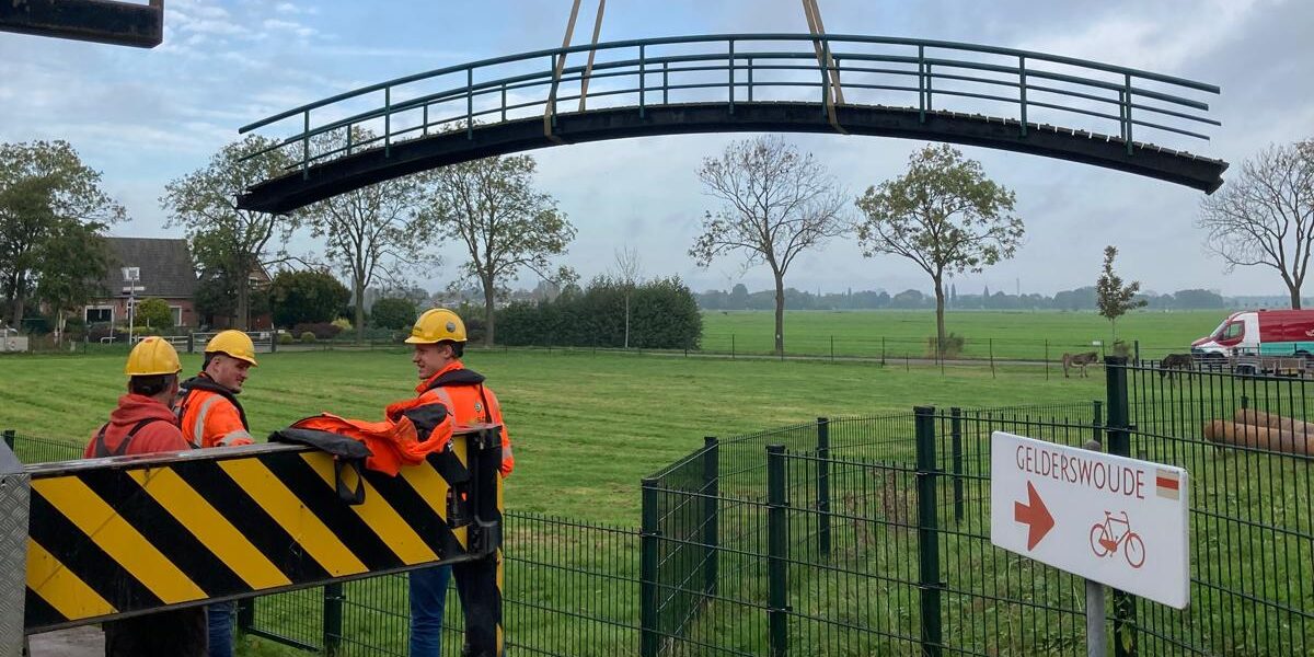 Brug Gelderswoudse Kerkpad wordt deze week teruggeplaatst