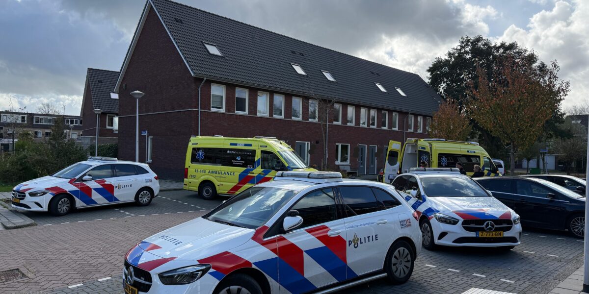 Medische noodsituatie: Meerdere ambulances en politiewagens zorgen voor opschudding in Zoeterwoude