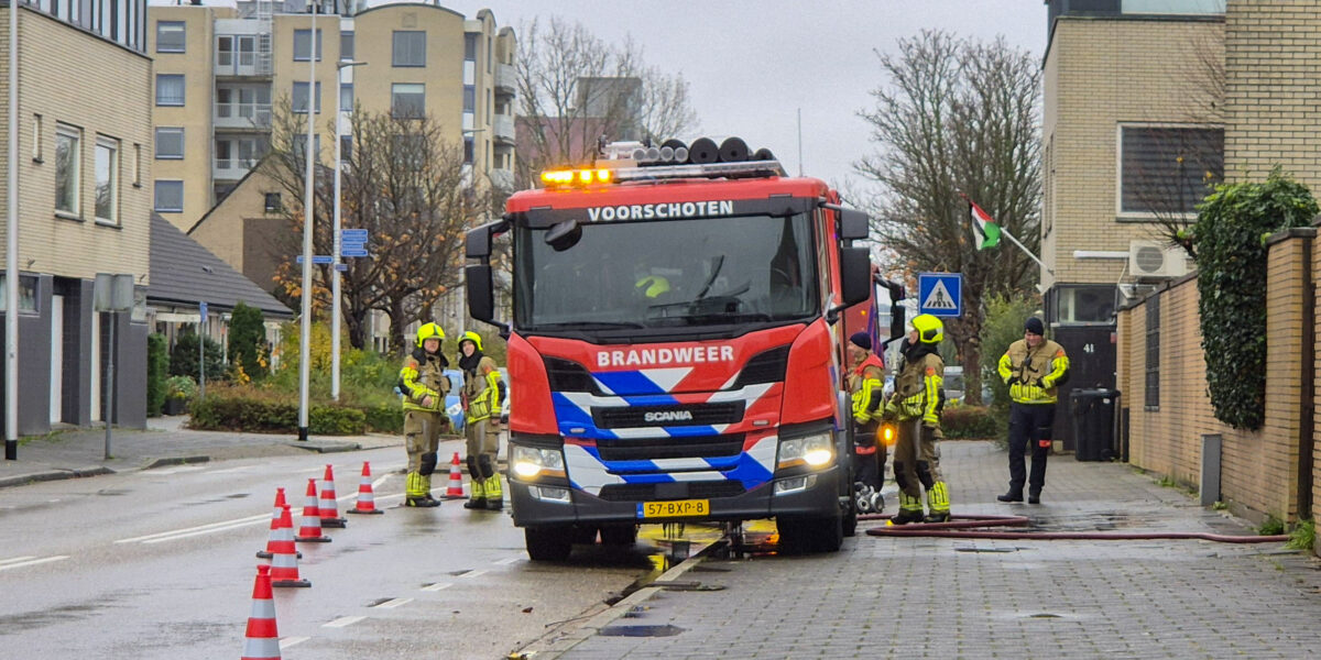Brandweer Voorschoten oefent in Leiderdorp