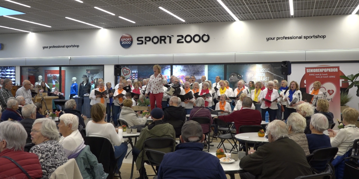 Gezellige drukte bij de winkelochtend in Winkelhof