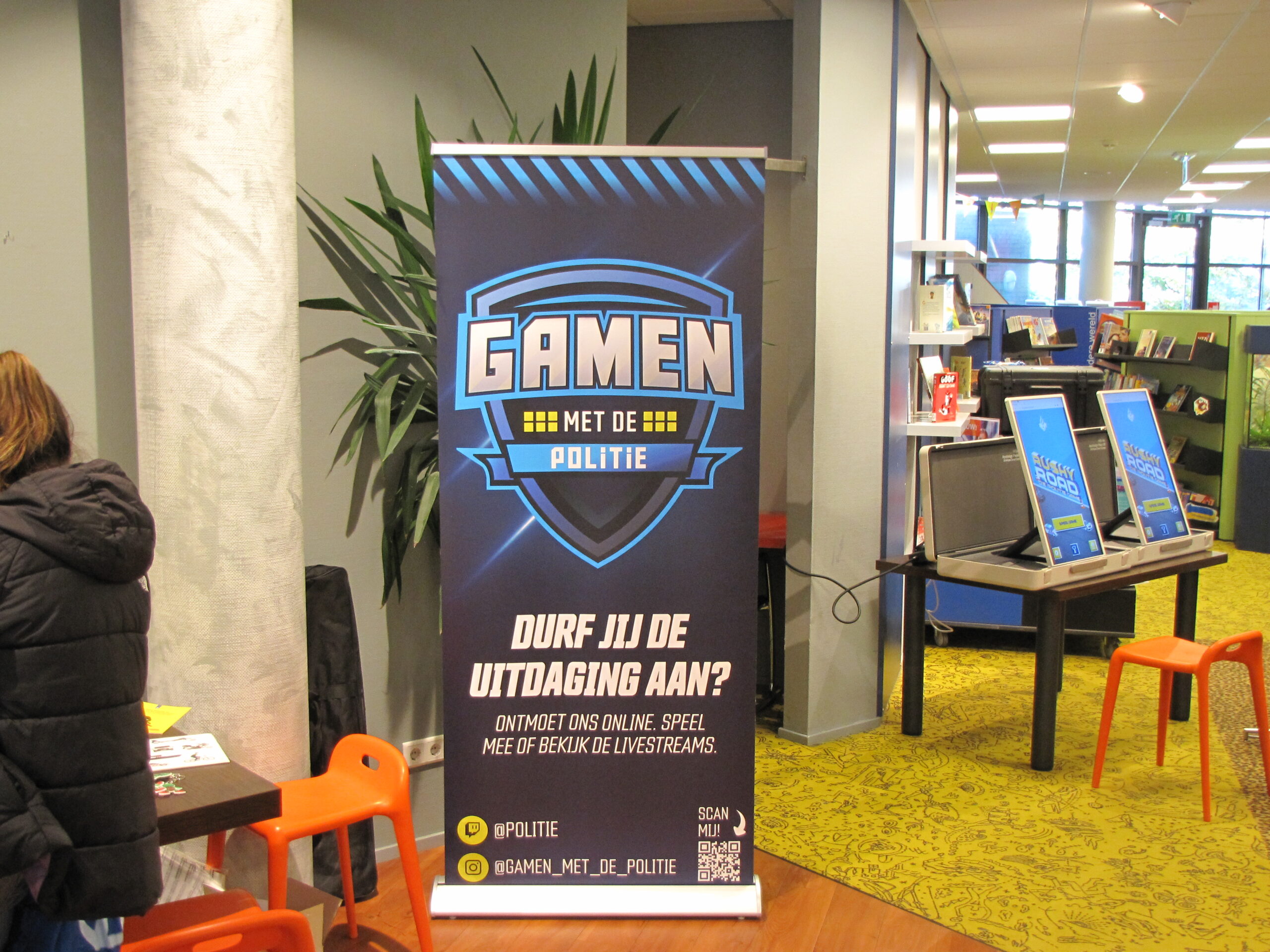 Gamen tegen de politie kon ook. (Foto: Paul Aalbers)