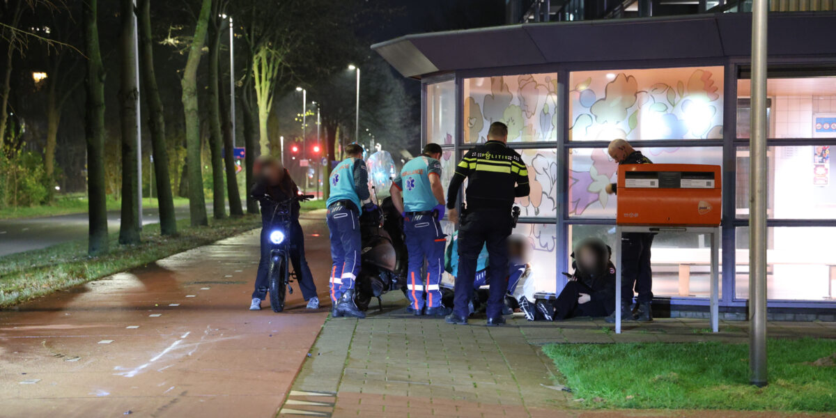 Scooter wordt aangereden op Engelendaal: twee gewonden